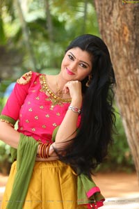 Pallavi Naidu Heroine