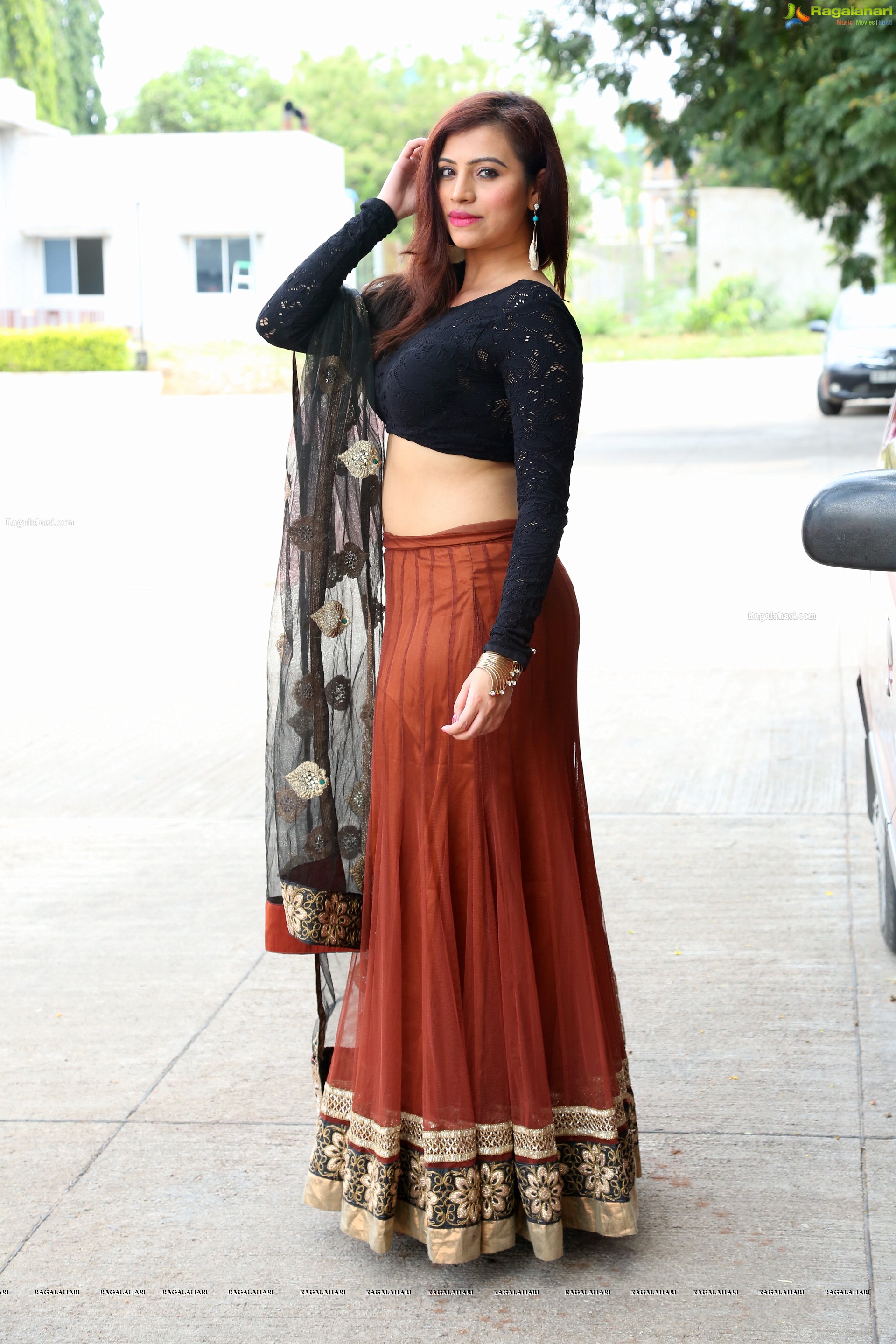 Priyanka Raman at Silk Dezire of India Expo (High Definition Photos)