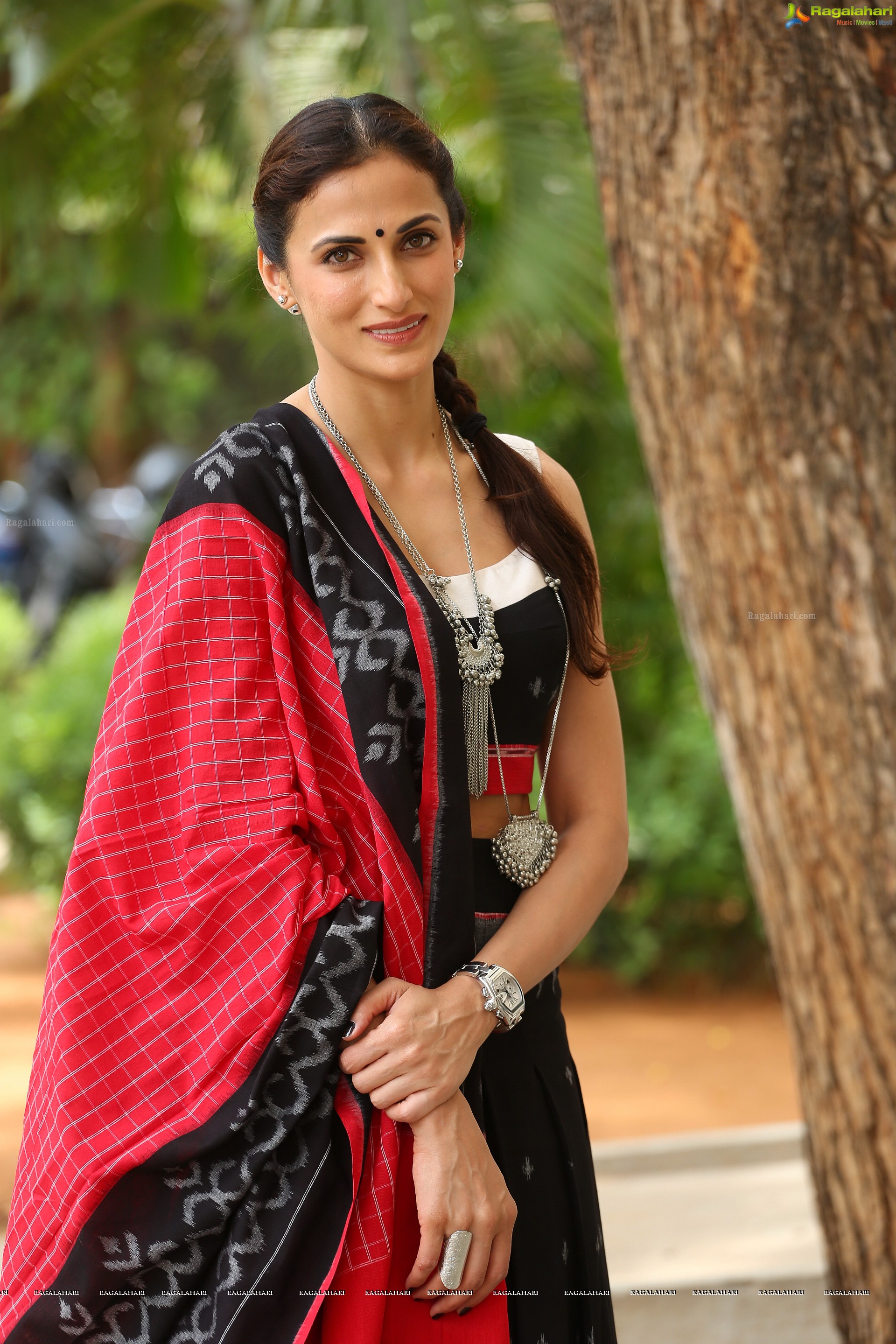 Shilpa Reddy at W/O. Ram Trailer Launch (High Definition)