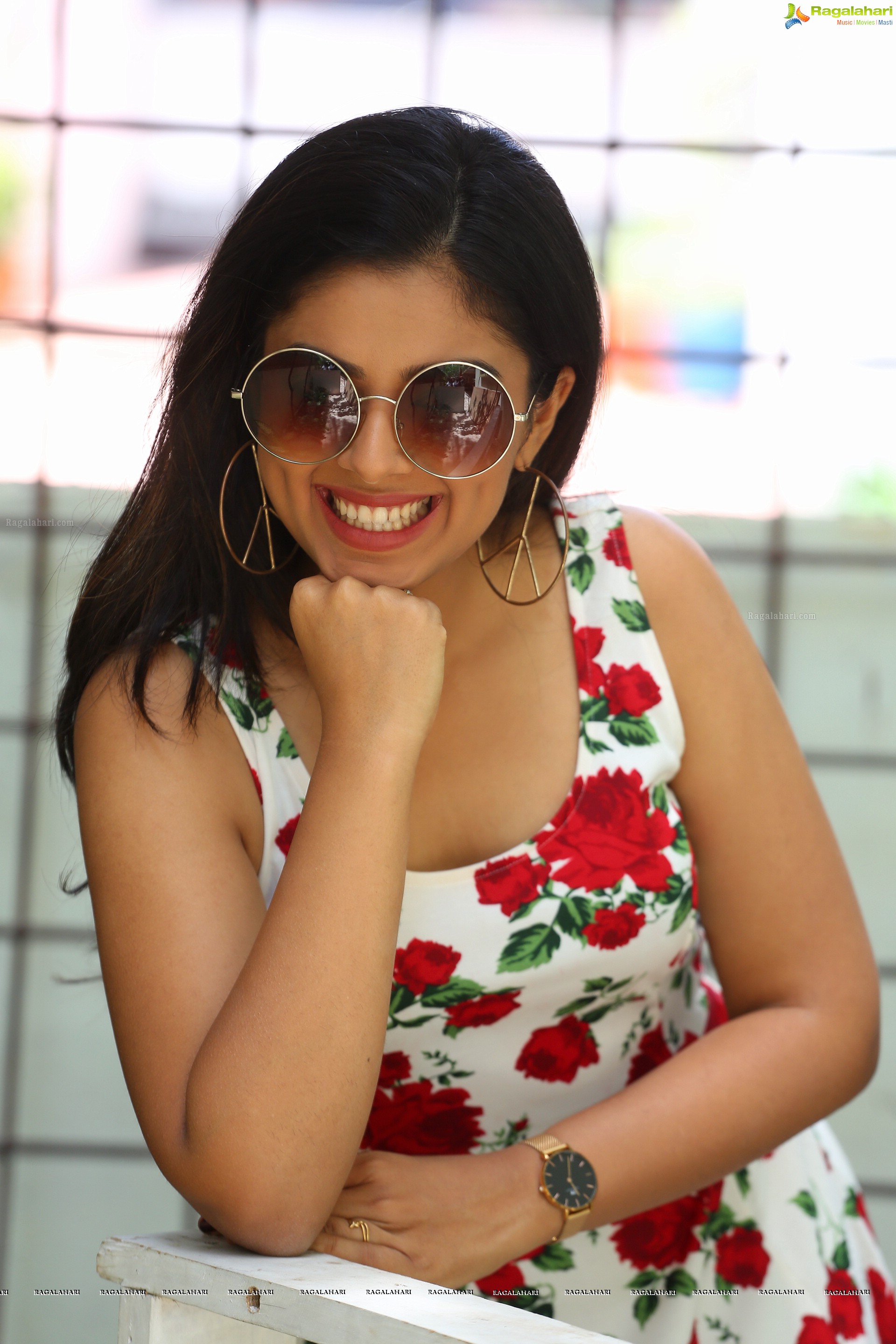 Siddhi Idnani at Jamba Lakidi Pamba Interview (HD Photos)