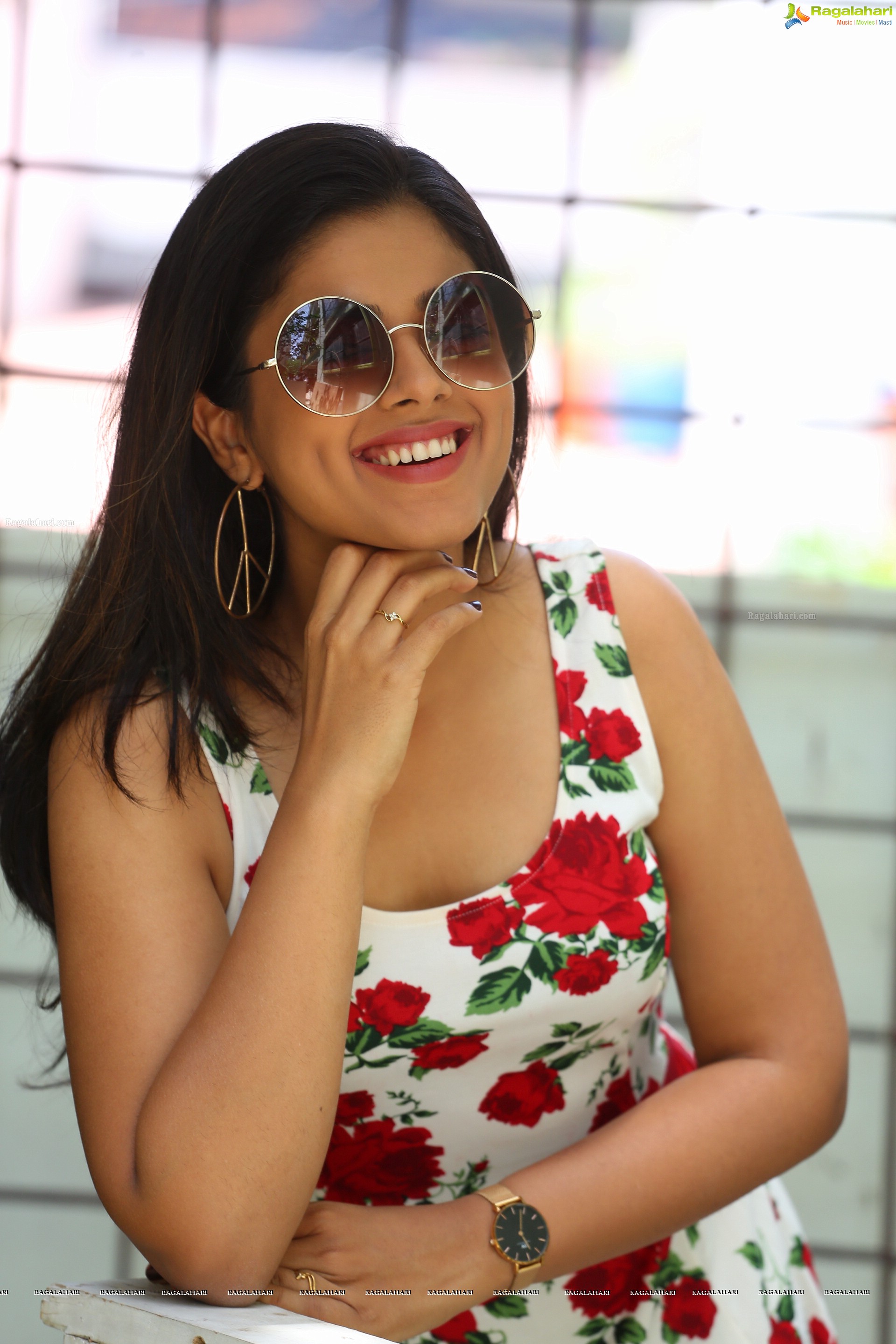 Siddhi Idnani at Jamba Lakidi Pamba Interview (HD Photos)