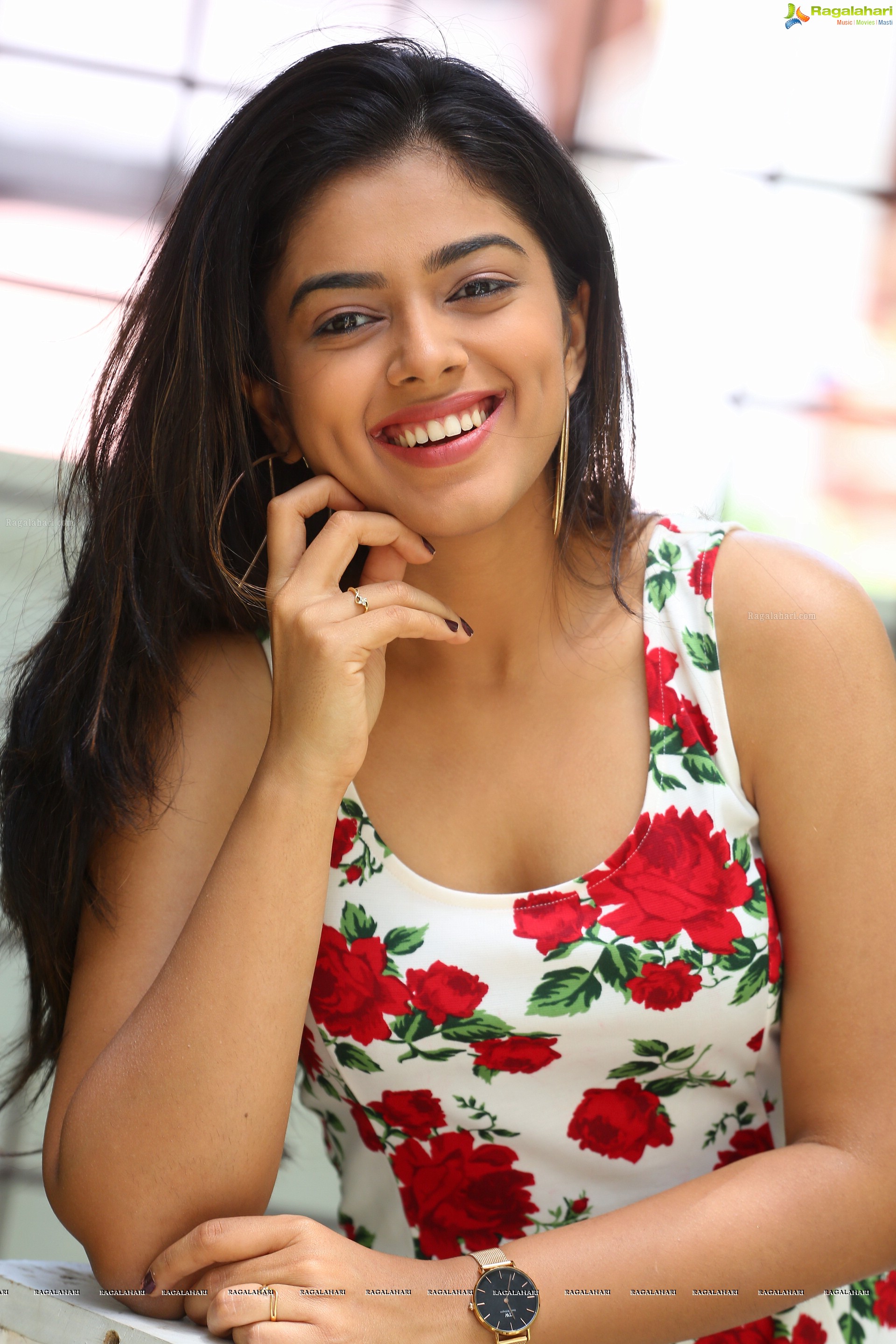 Siddhi Idnani at Jamba Lakidi Pamba Interview (HD Photos)