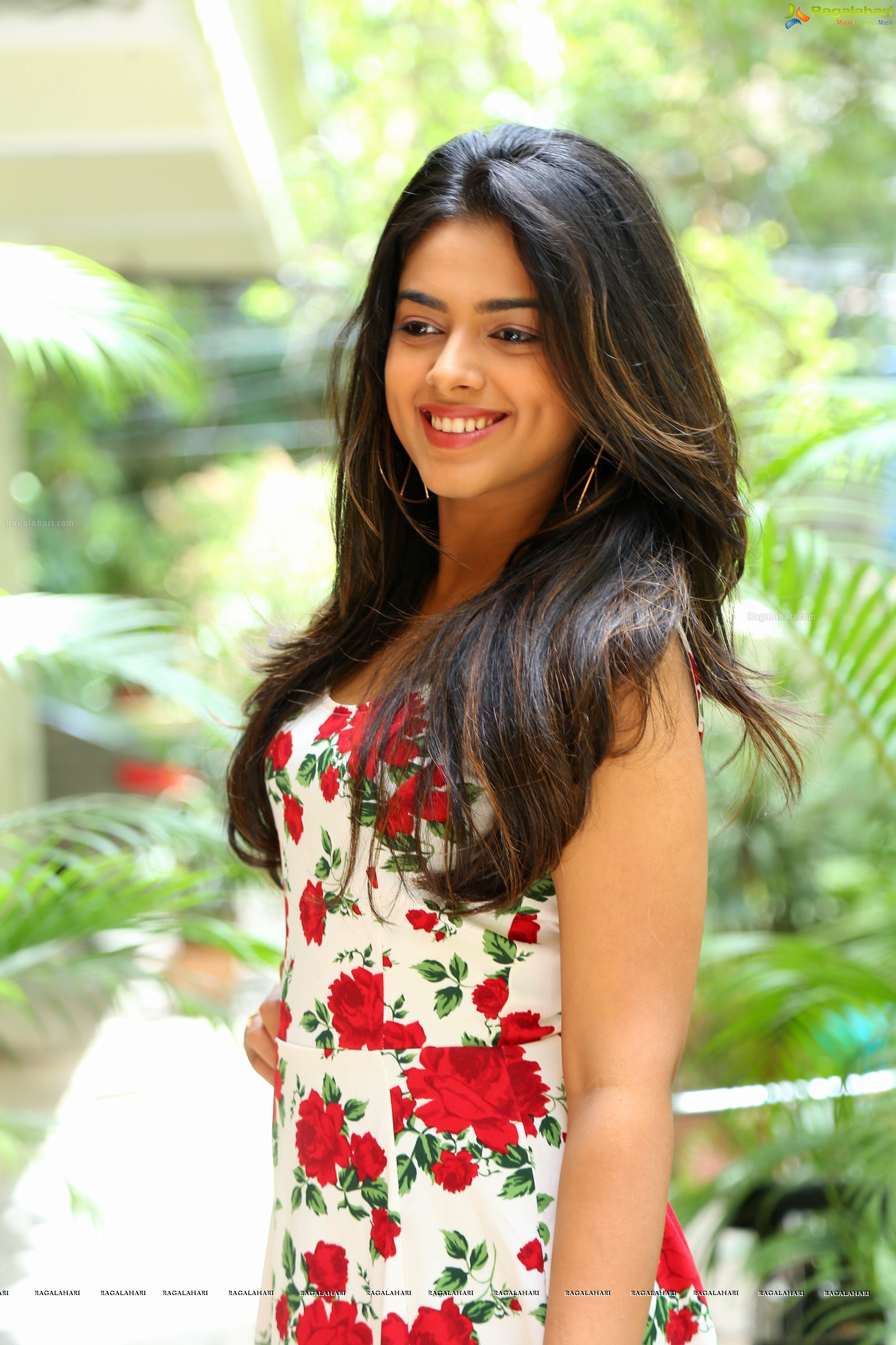 Siddhi Idnani at Jamba Lakidi Pamba Interview (HD Photos)