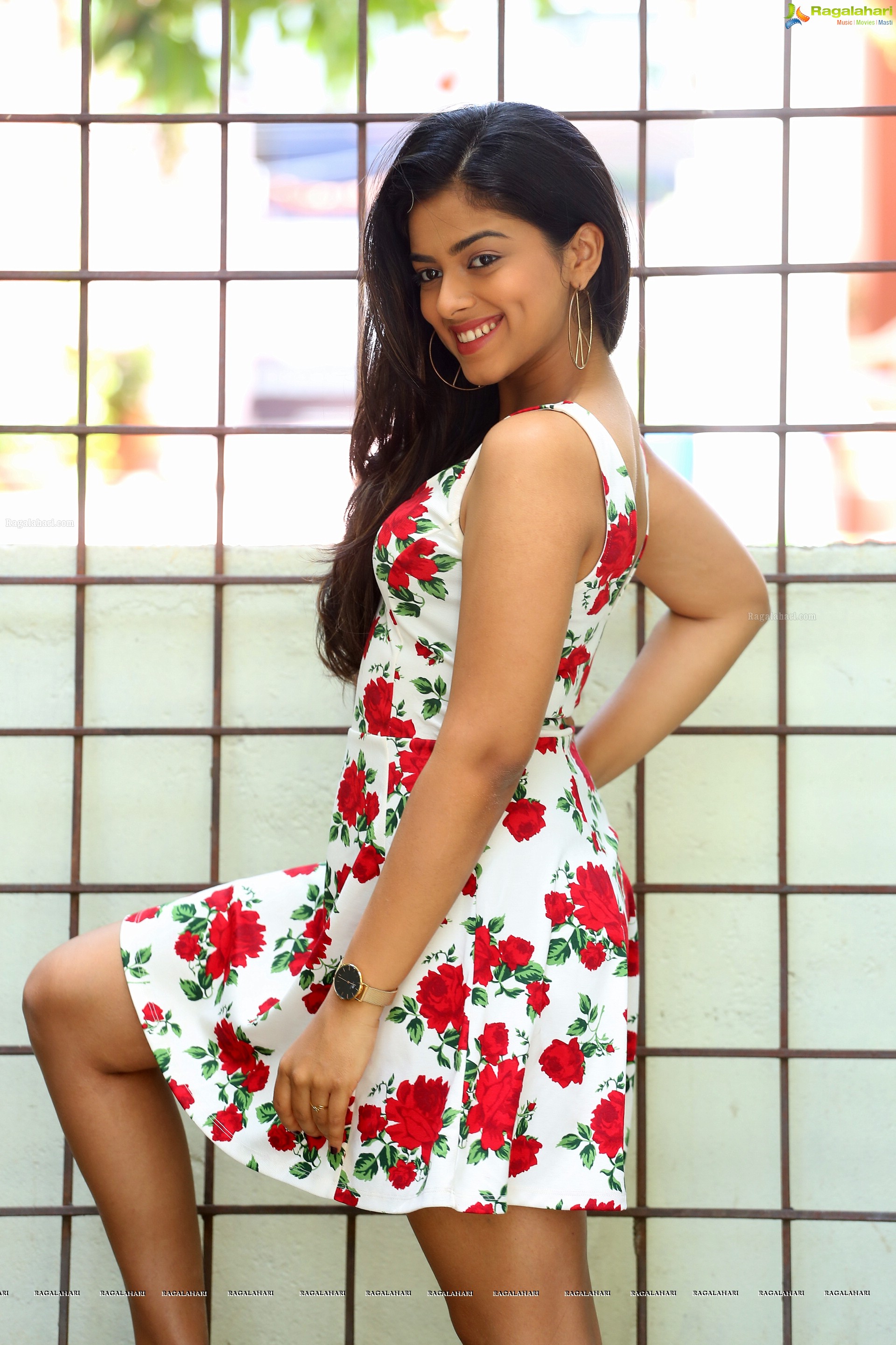 Siddhi Idnani at Jamba Lakidi Pamba Interview (HD Photos)