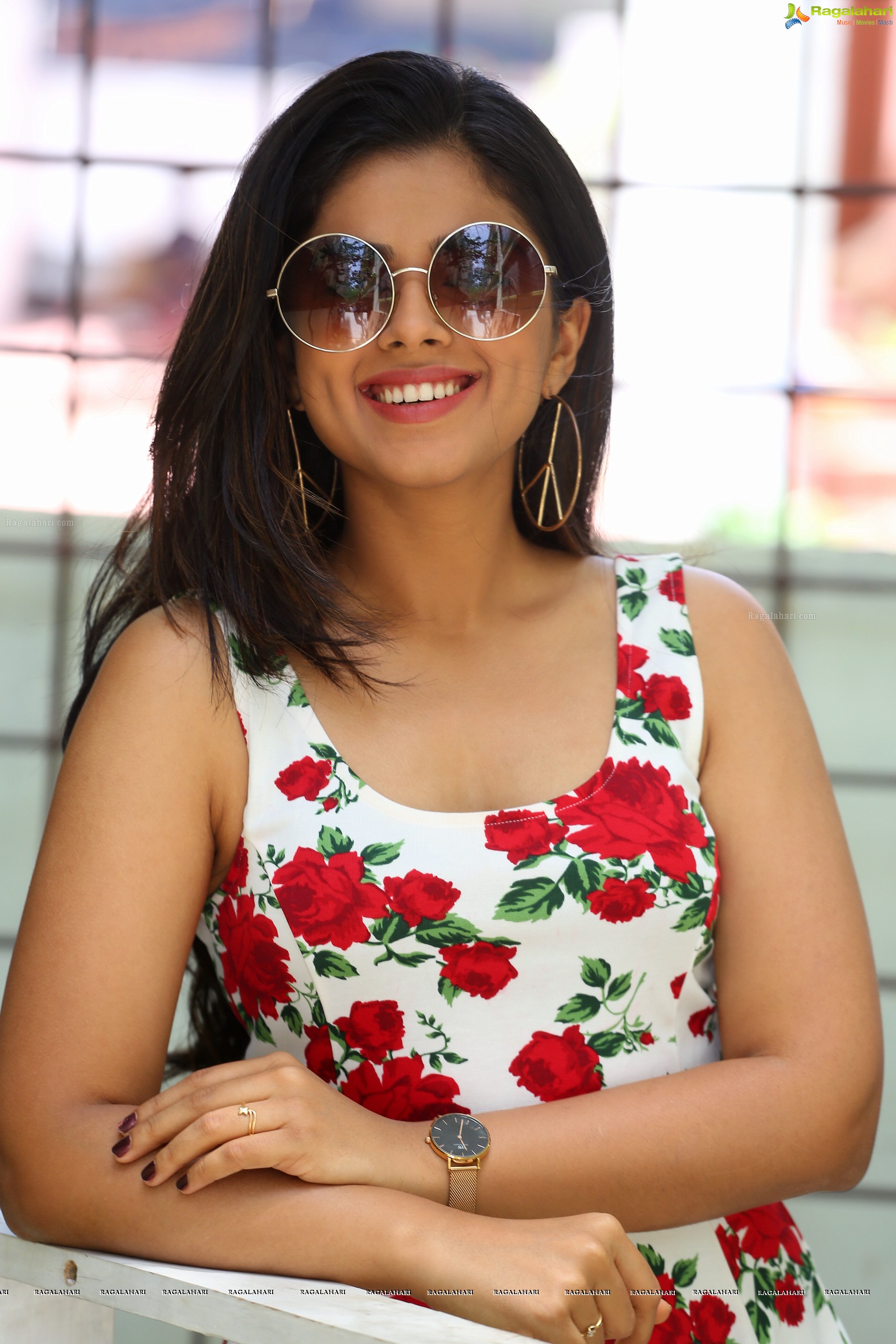 Siddhi Idnani at Jamba Lakidi Pamba Interview (HD Photos)