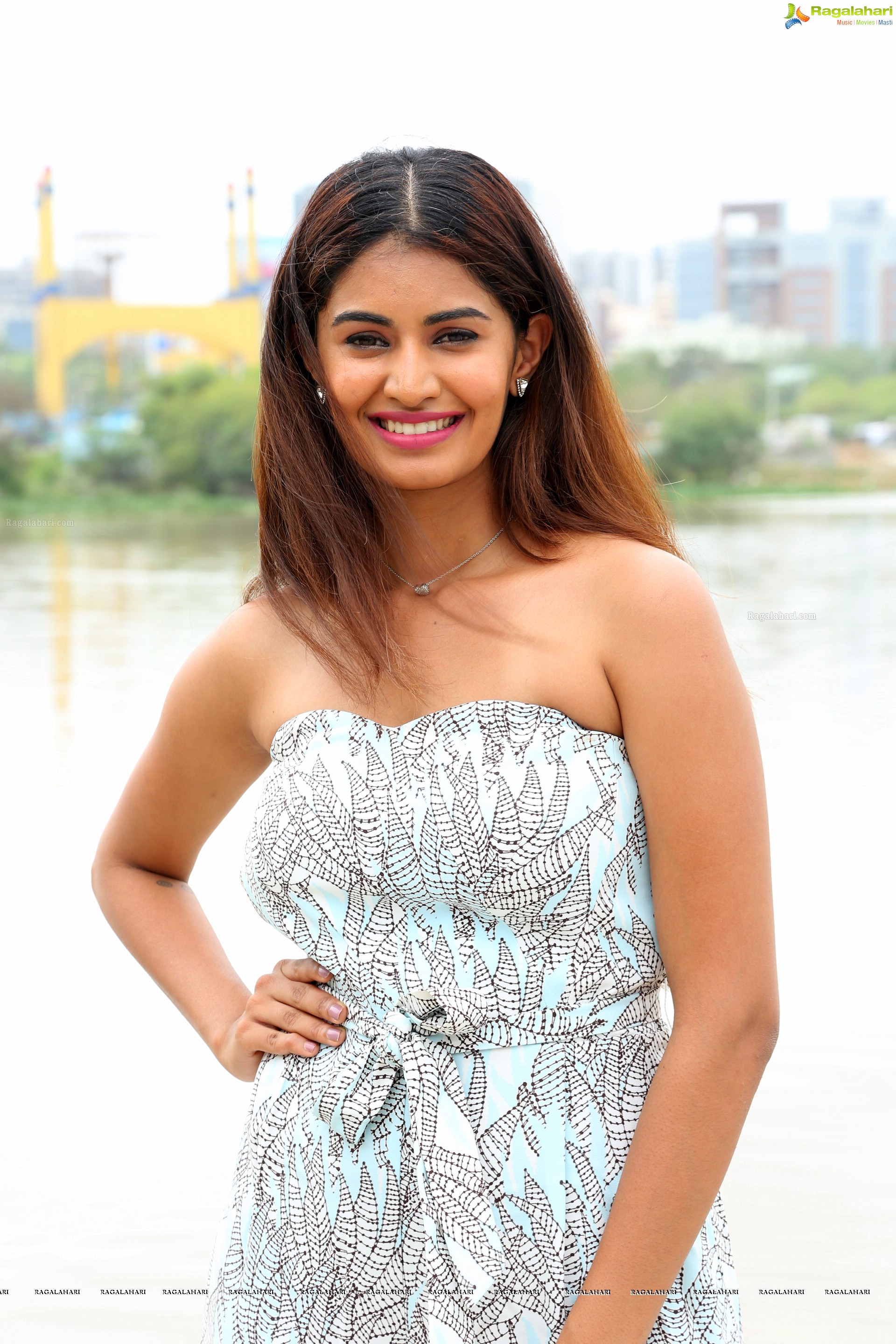 Sushruthi Krishna at D'sire Exhibition Curtain Raiser (High Definition)