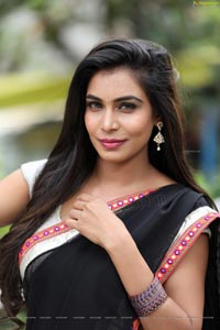 Sanjana Anne In Black Saree