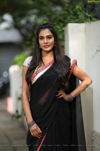 Sanjana Anne In Black Saree