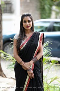 Sanjana Anne In Black Saree