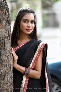 Sanjana Anne In Black Saree