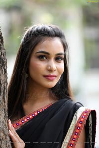 Sanjana Anne In Black Saree