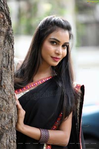 Sanjana Anne In Black Saree