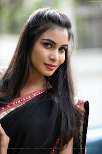 Sanjana Anne In Black Saree