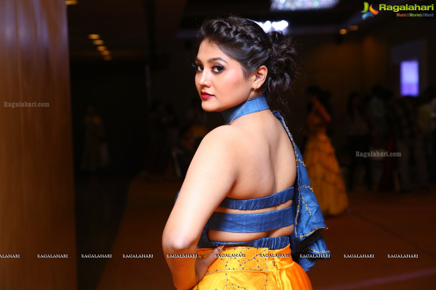 Shivani at IDI Annual Fashion Show (Posters)