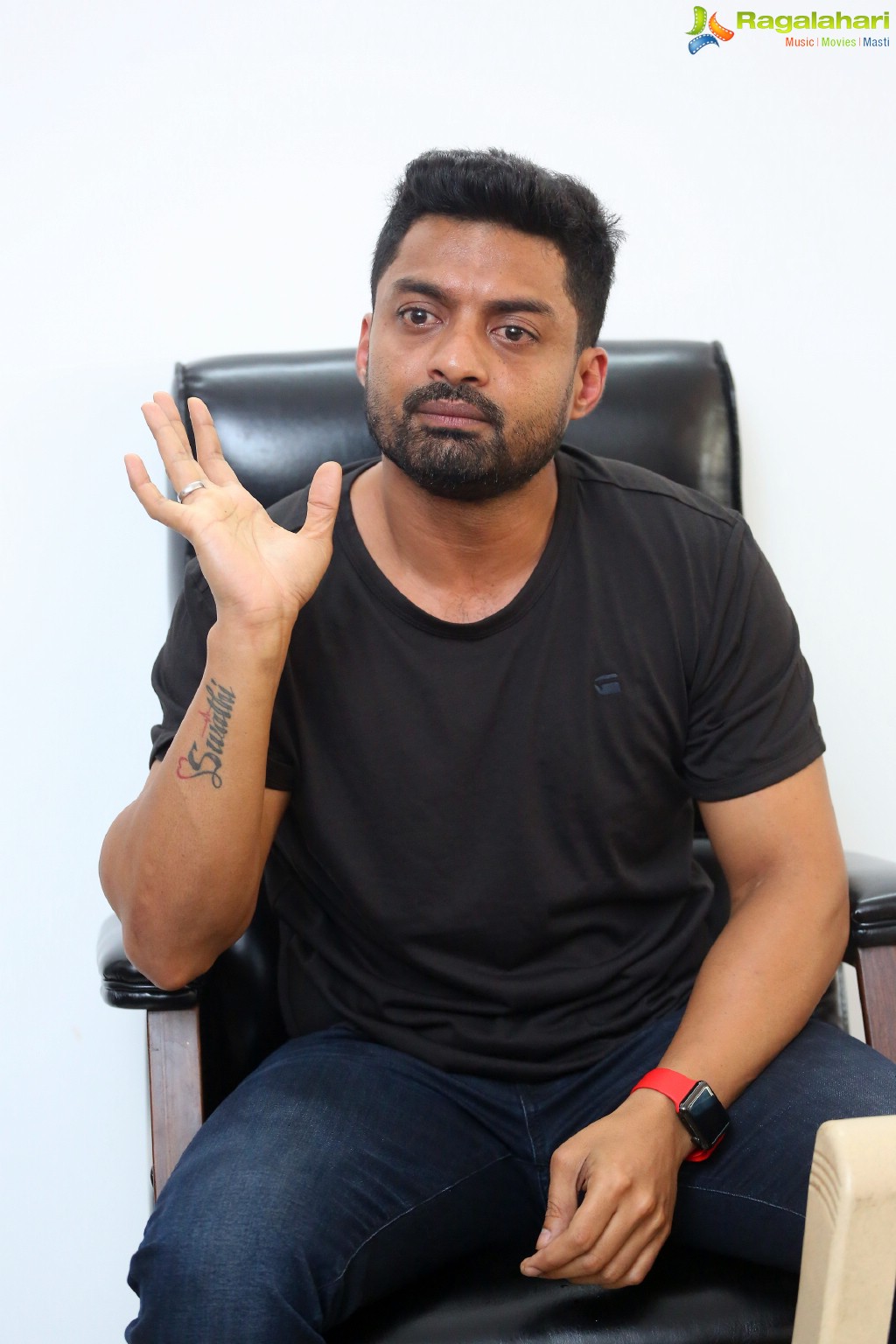 Nandamuri Kalyan Ram at Naa Nuvve Interview