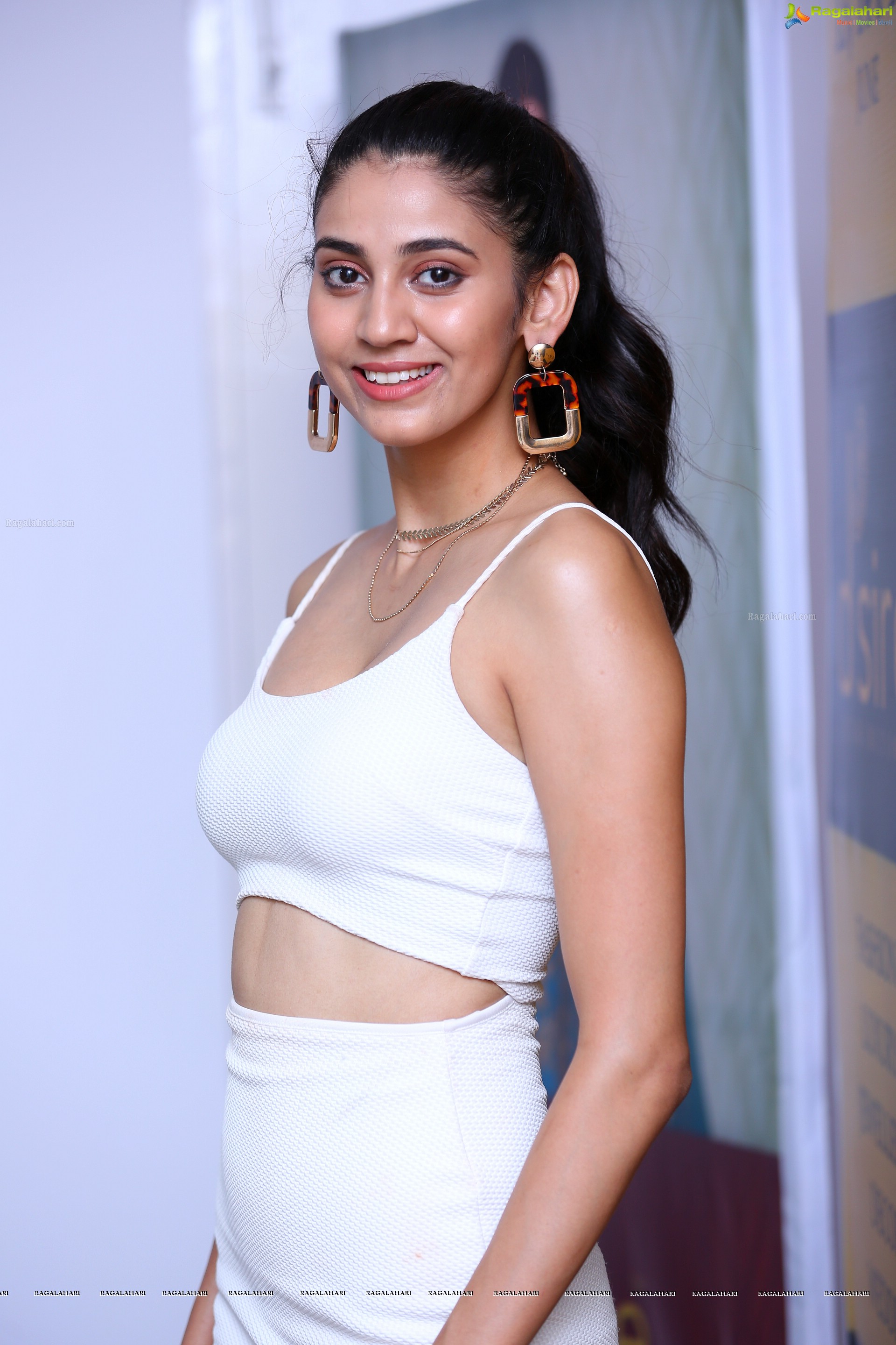 Andleeb Aeliya Zaidi @ D'sire Exhibition Curtain Raiser - HD Gallery