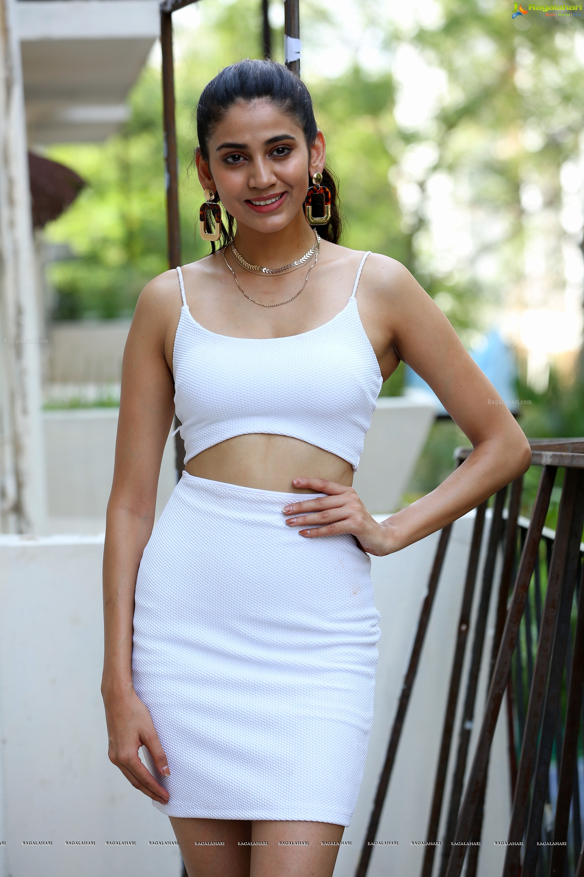 Andleeb Aeliya Zaidi @ D'sire Exhibition Curtain Raiser - HD Gallery