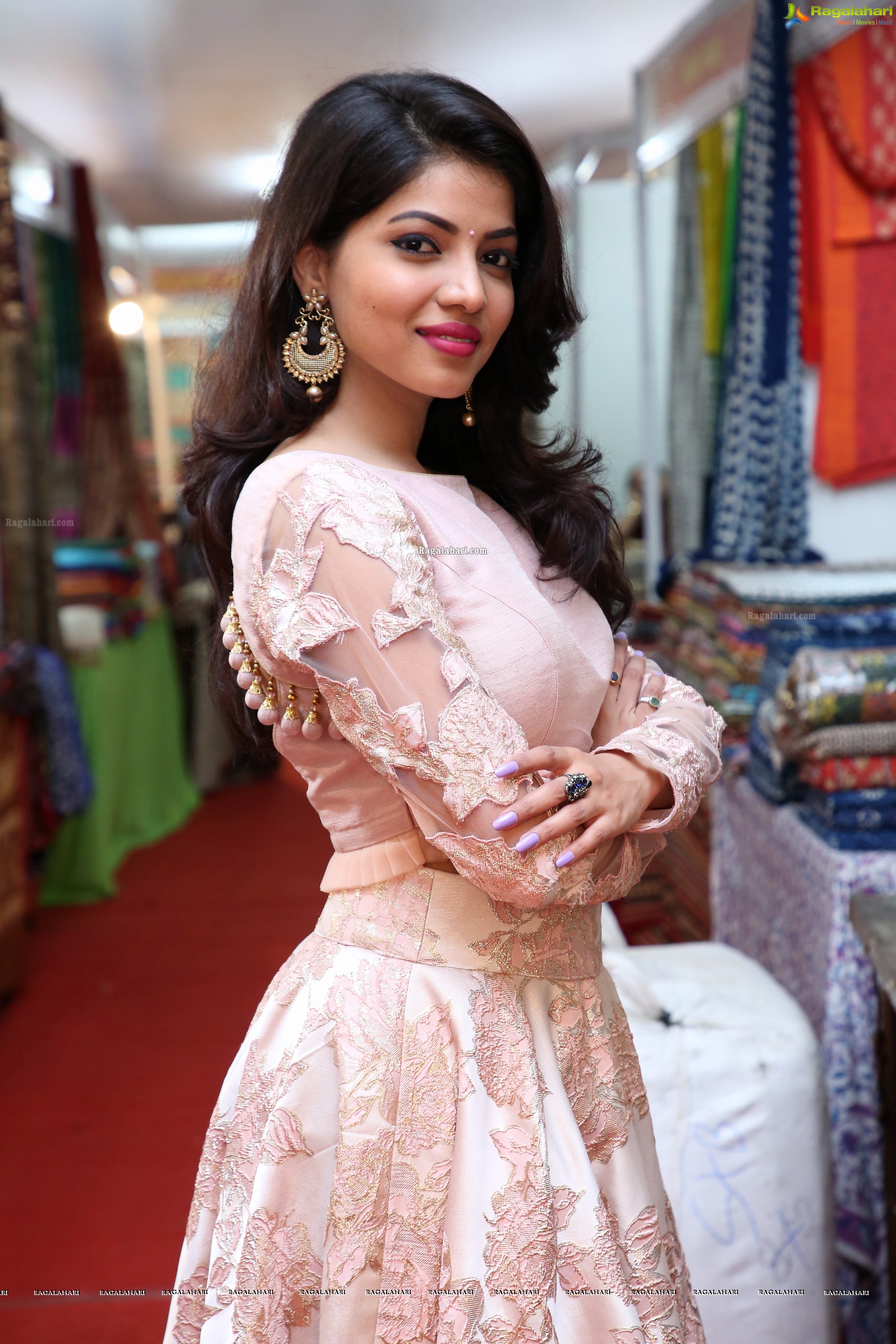 Asma Rafi at National Silk Expo at Sri Satya Sai Nigamagamam - HD Gallery