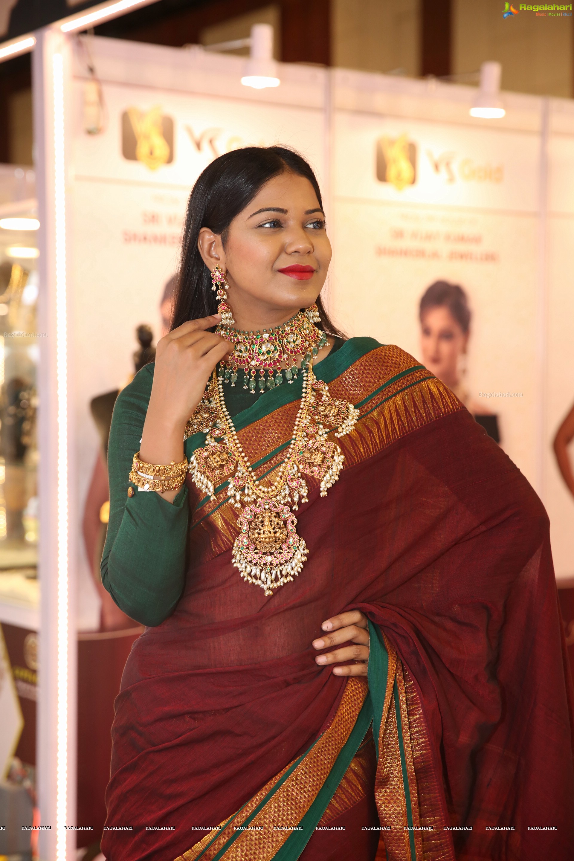 Debbie @ Hyderabad Jewellery, Pearl & Gem Fair  - HD Gallery