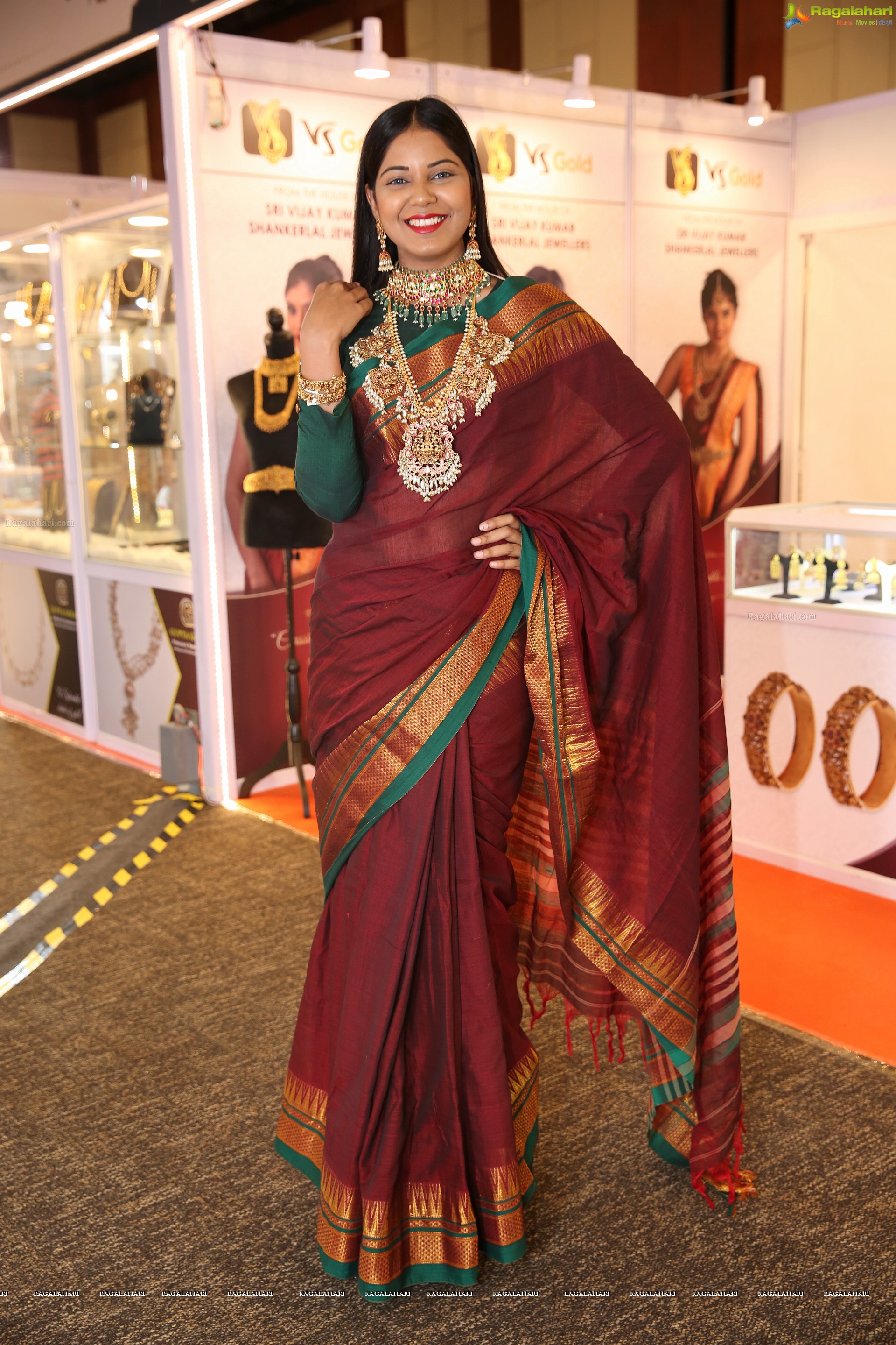 Debbie @ Hyderabad Jewellery, Pearl & Gem Fair  - HD Gallery