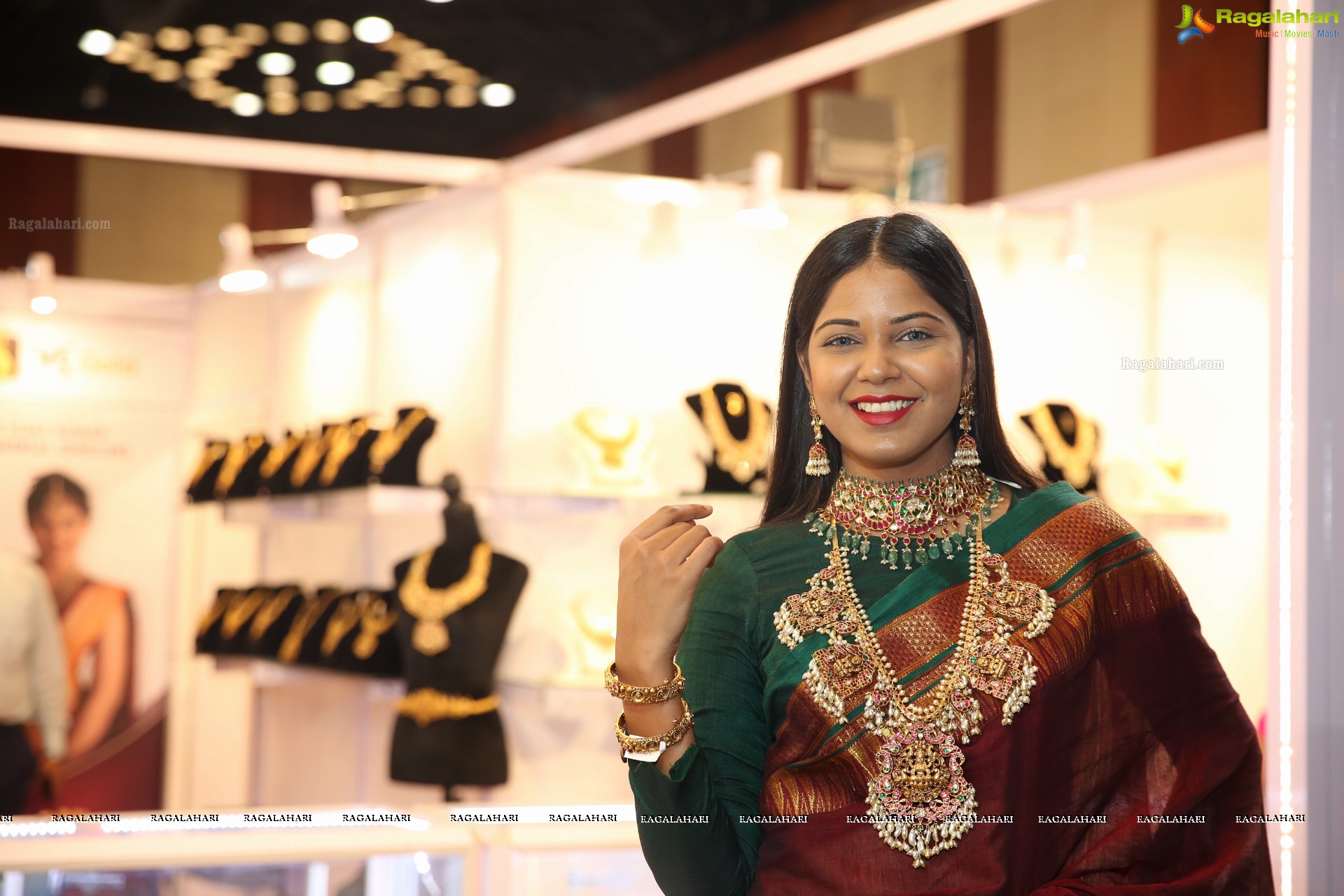 Debbie @ Hyderabad Jewellery, Pearl & Gem Fair  - HD Gallery
