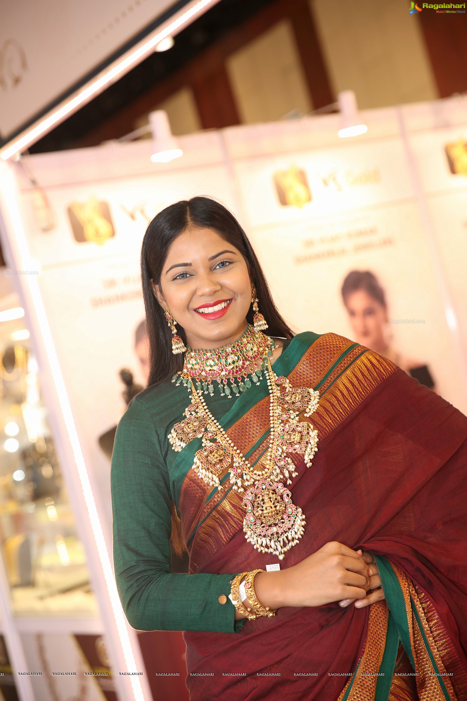 Debbie @ Hyderabad Jewellery, Pearl & Gem Fair  - HD Gallery