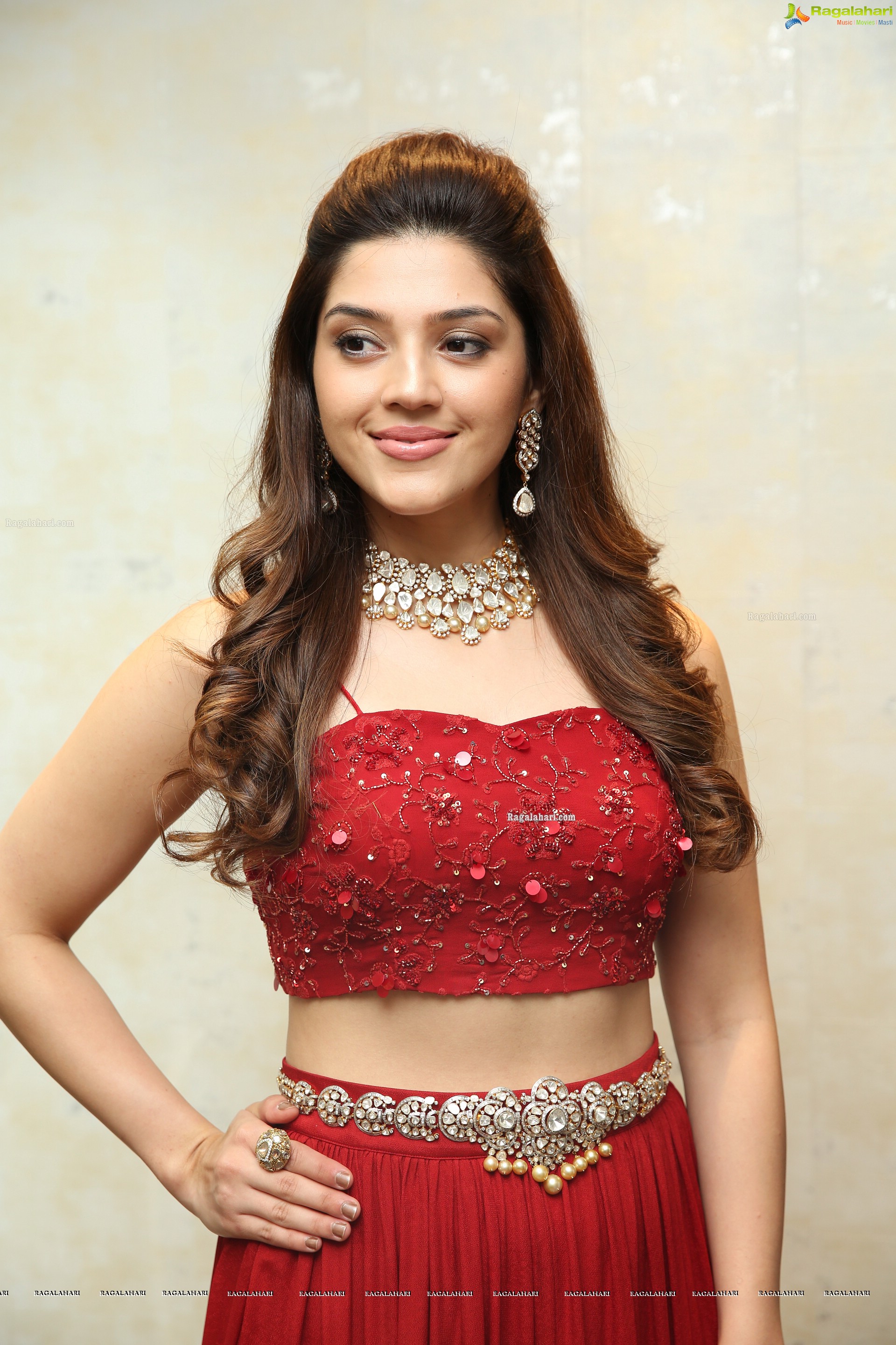 Mehrene Pirzada @ Kalasha Jewels' Signature Bridal Longue Curtain Raiser - HD Gallery