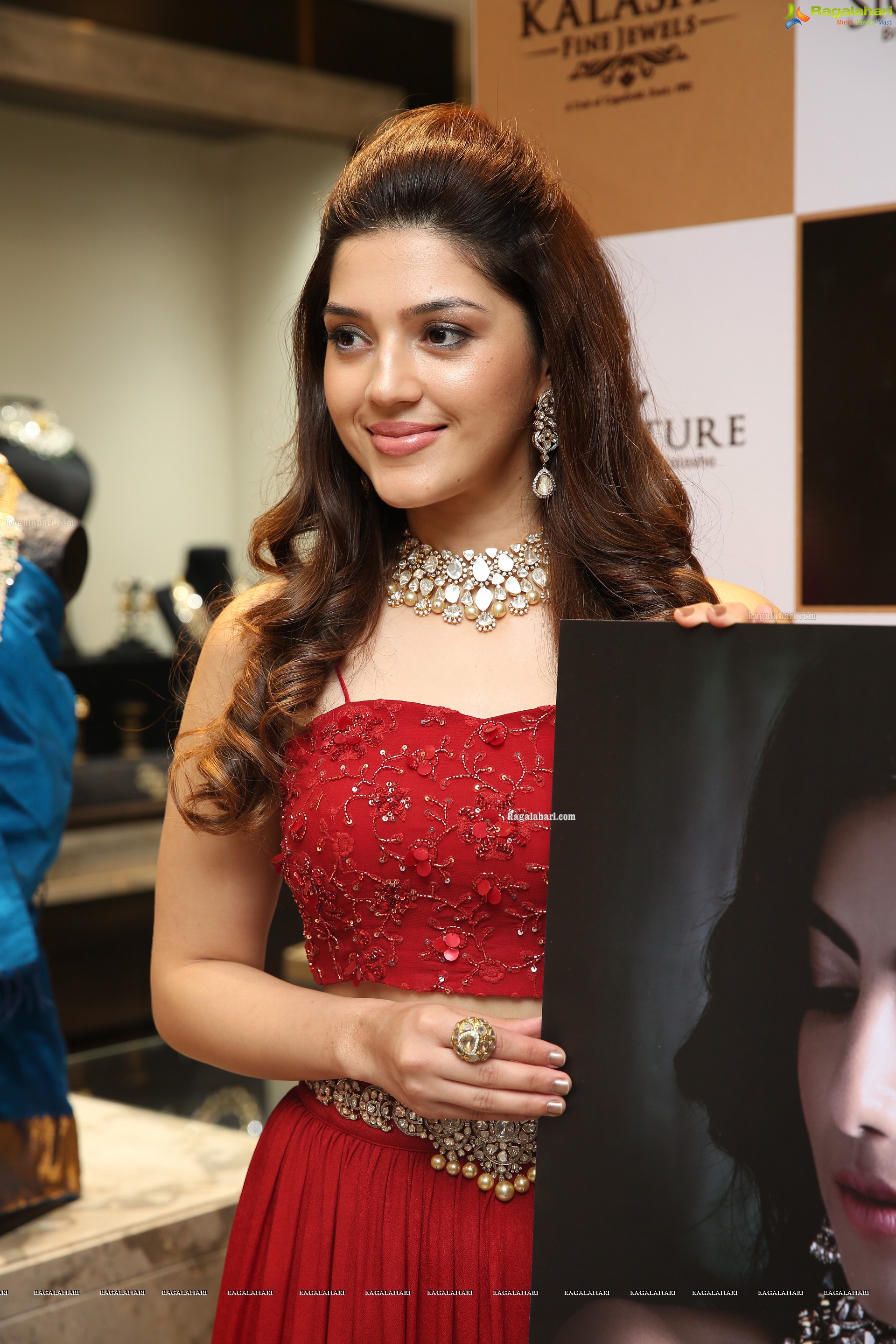 Mehrene Pirzada @ Kalasha Jewels' Signature Bridal Longue Curtain Raiser - HD Gallery