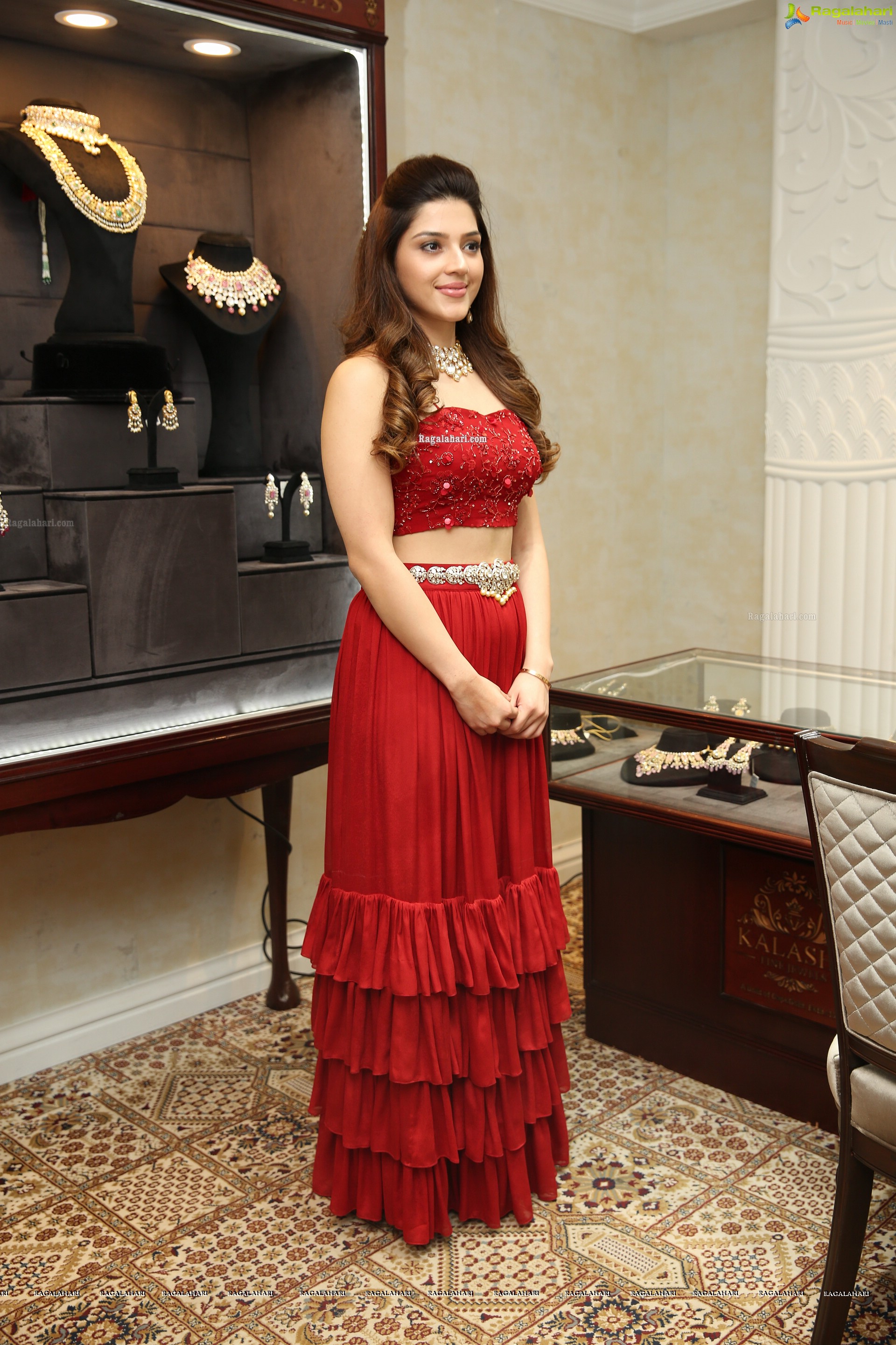 Mehrene Pirzada @ Kalasha Jewels' Signature Bridal Longue Curtain Raiser - HD Gallery