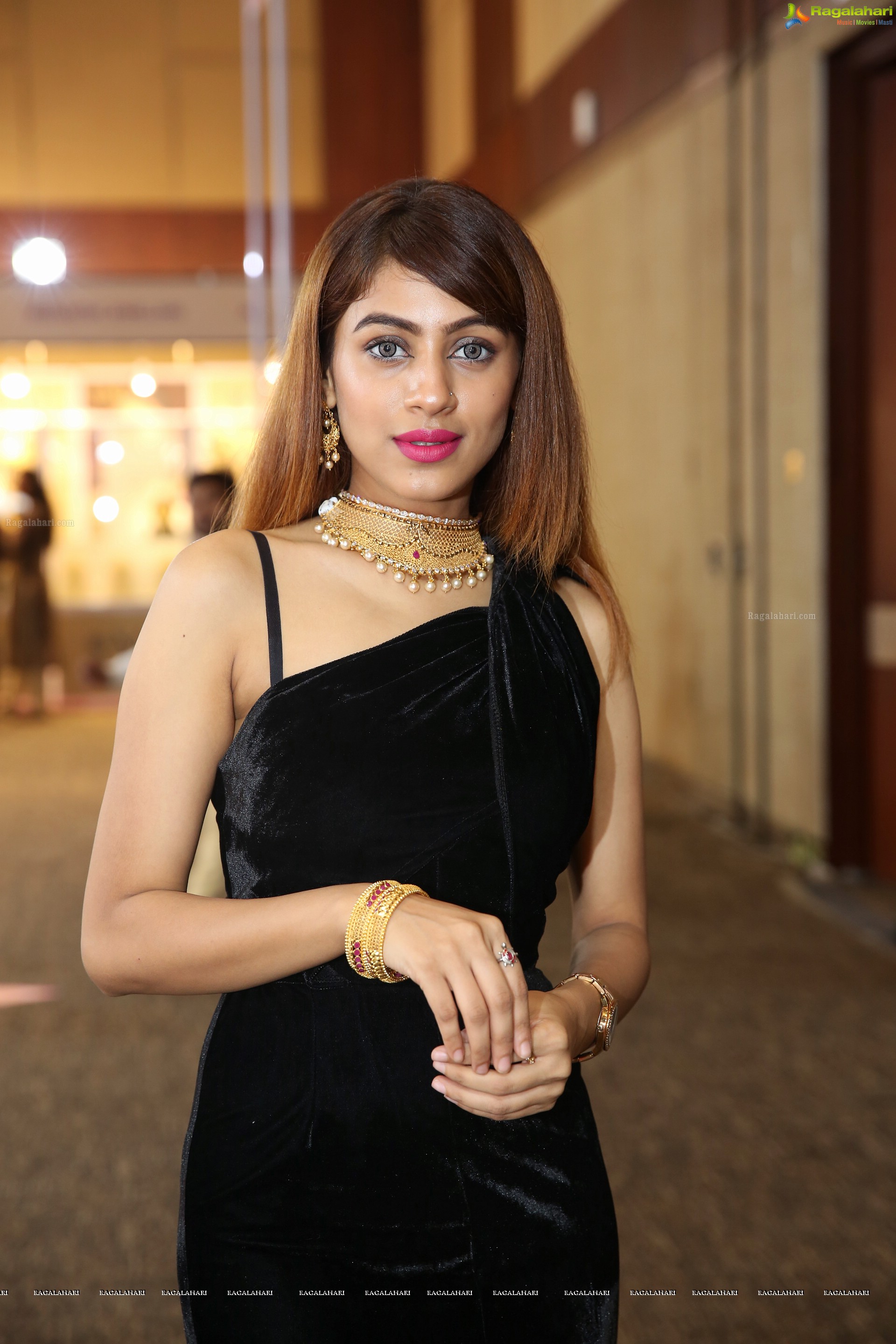 Shraddha Solanki @ Hyderabad Jewellery, Pearl & Gem Fair  - HD Gallery