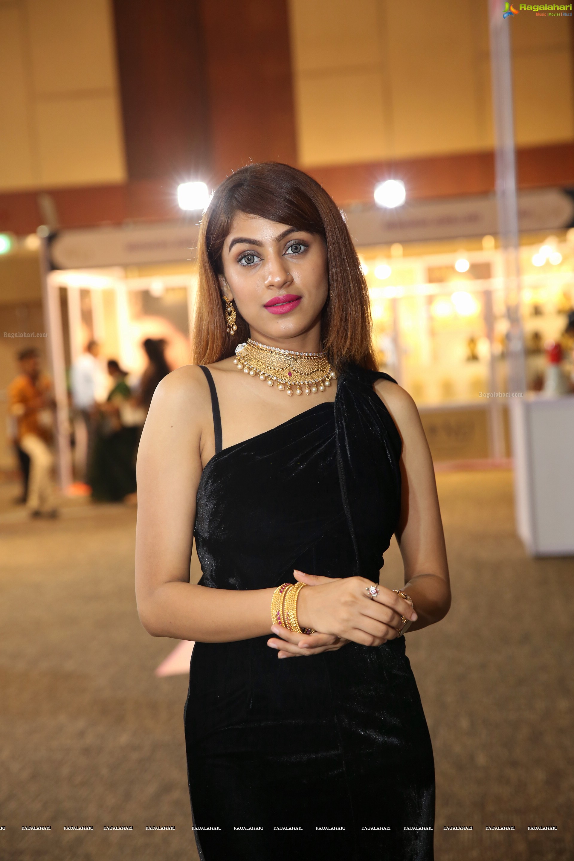 Shraddha Solanki @ Hyderabad Jewellery, Pearl & Gem Fair  - HD Gallery