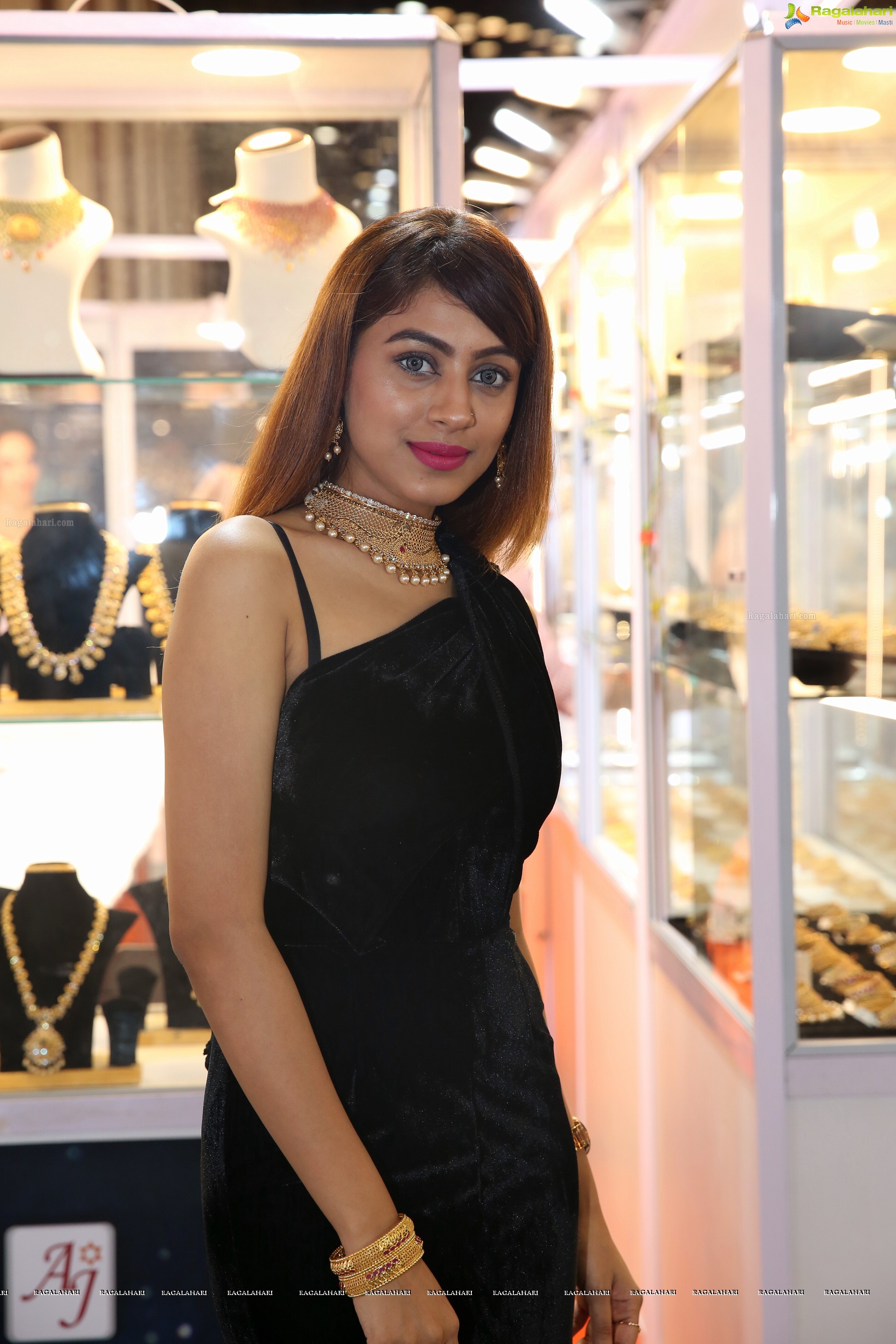 Shraddha Solanki @ Hyderabad Jewellery, Pearl & Gem Fair  - HD Gallery