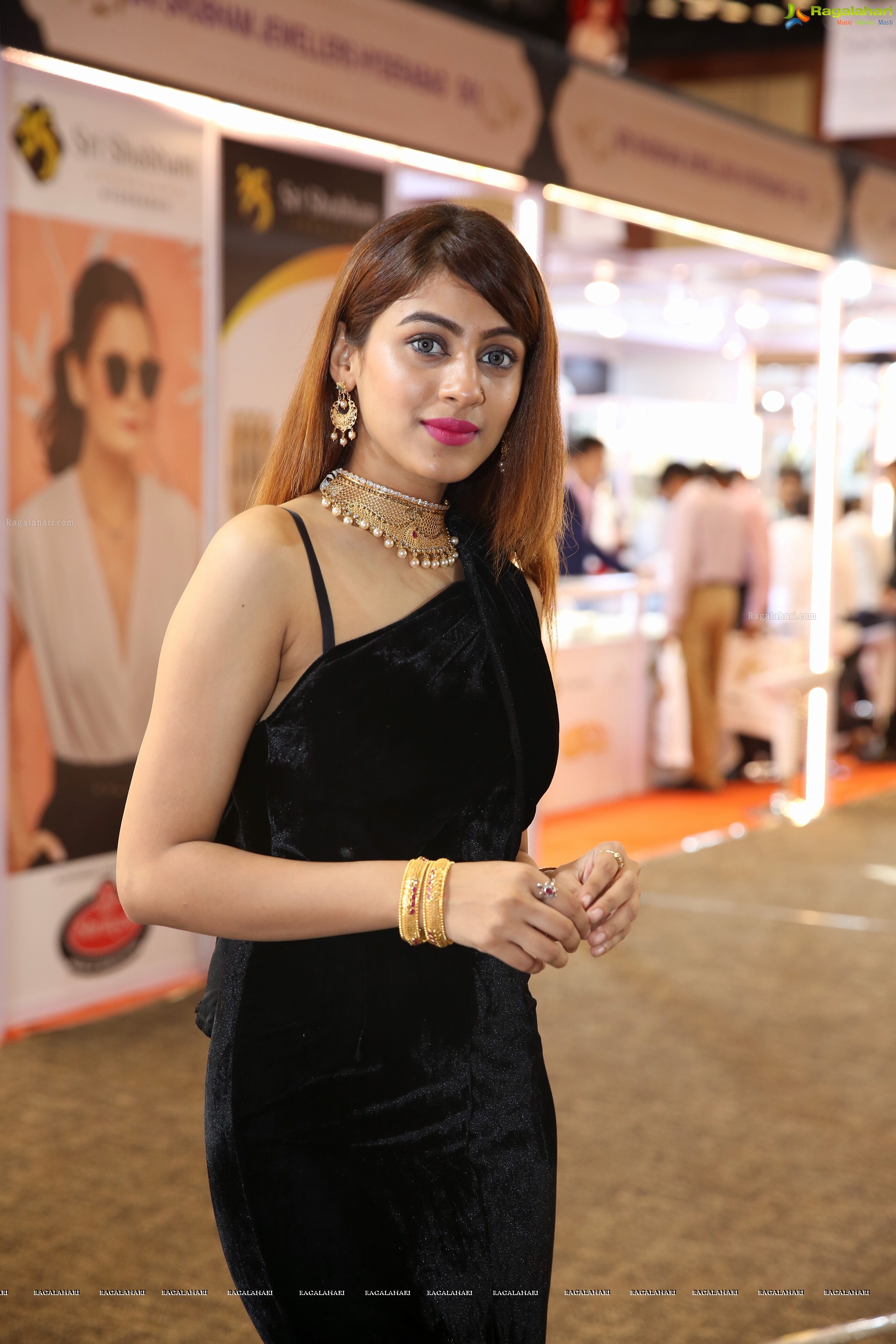 Shraddha Solanki @ Hyderabad Jewellery, Pearl & Gem Fair  - HD Gallery