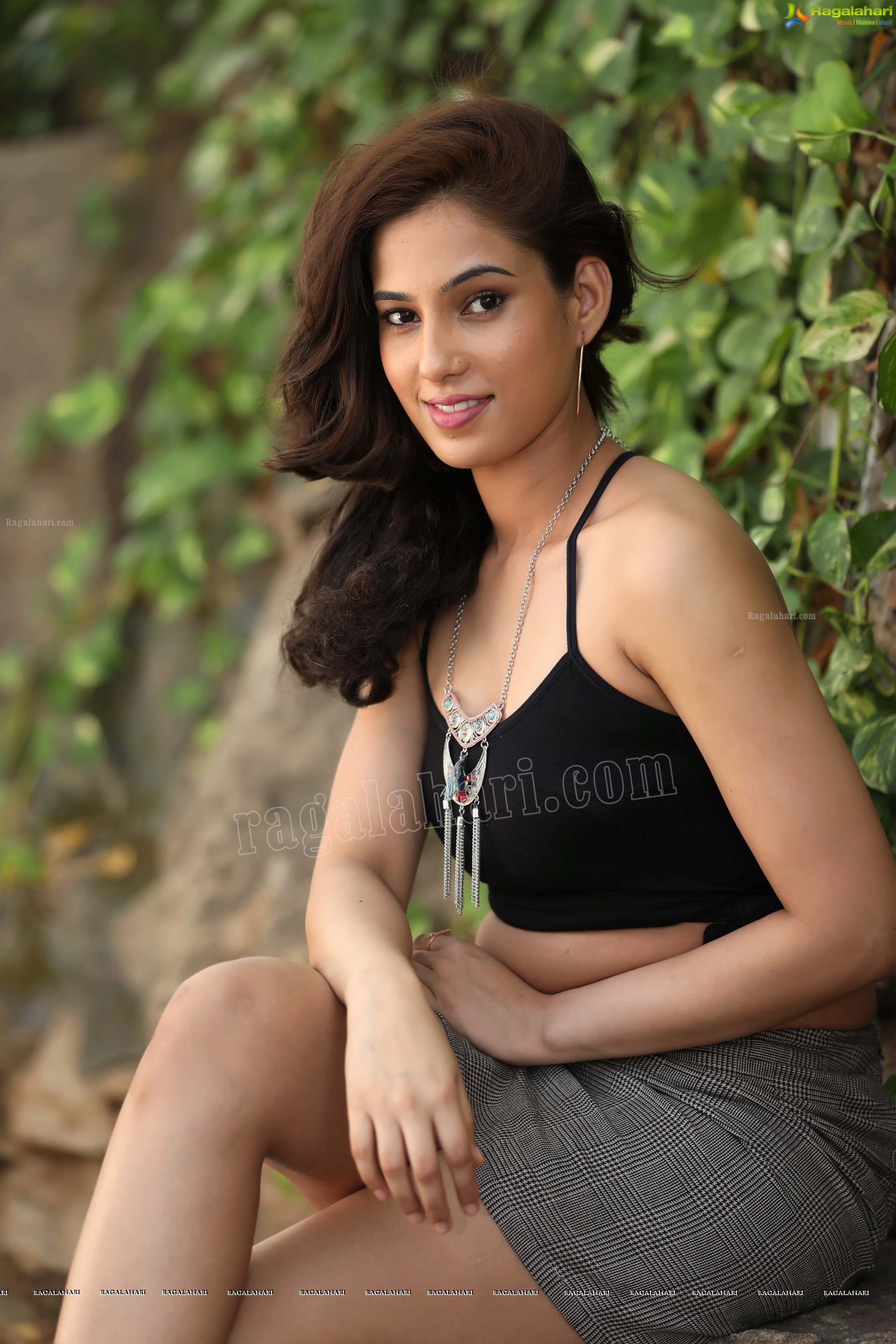 Pooja Desai (Exclusive Photo Shoot) (High Definition Photos)