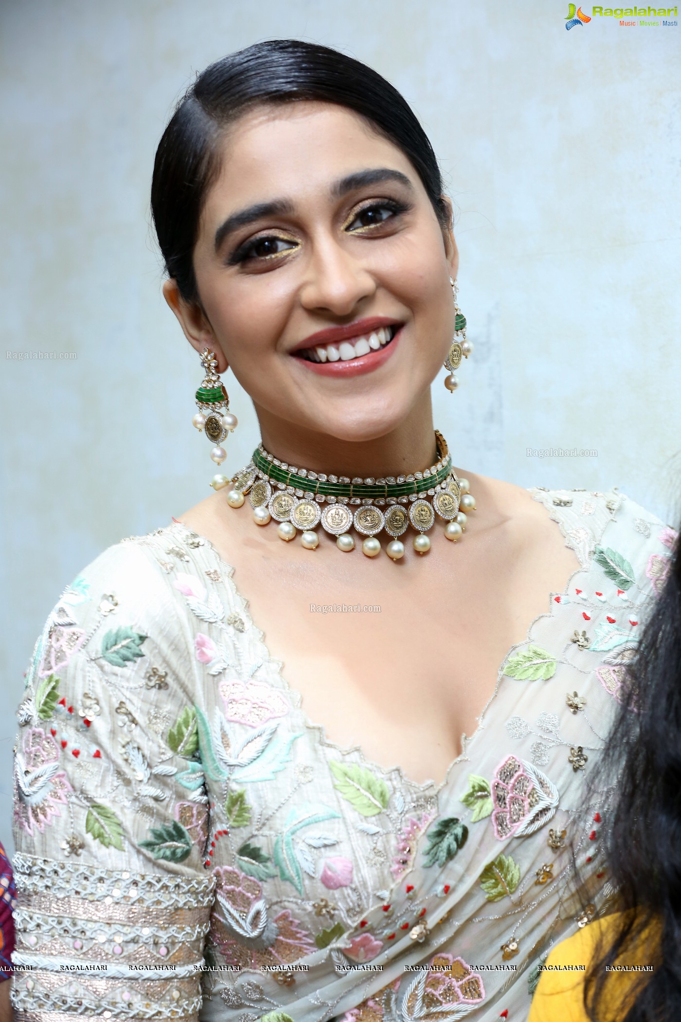 Regina Cassandra (Posters) at Kalasha Jewels Signature Bridal Lounge Launch