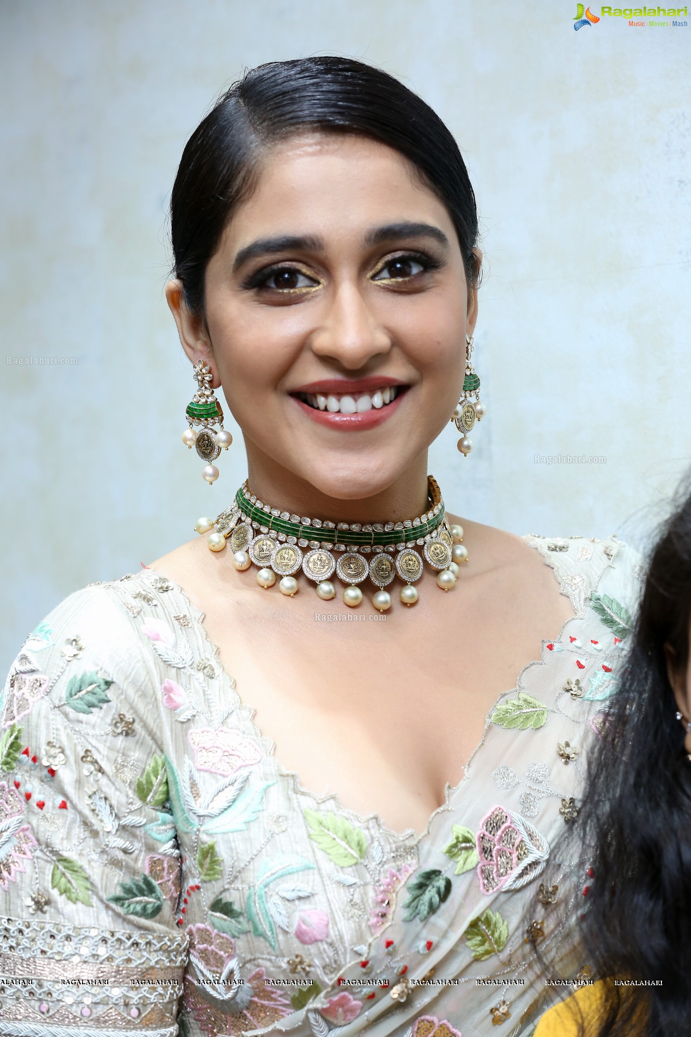 Regina Cassandra (Posters) at Kalasha Jewels Signature Bridal Lounge Launch