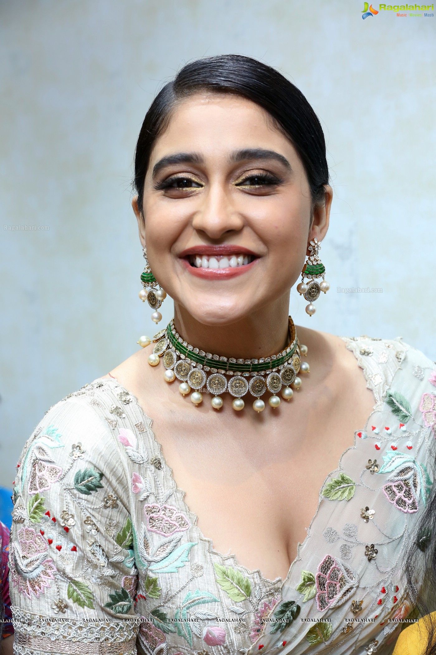 Regina Cassandra (Posters) at Kalasha Jewels Signature Bridal Lounge Launch