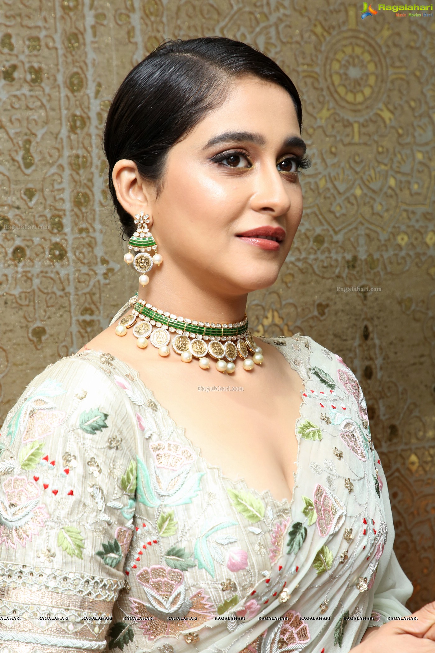 Regina Cassandra (Posters) at Kalasha Jewels Signature Bridal Lounge Launch