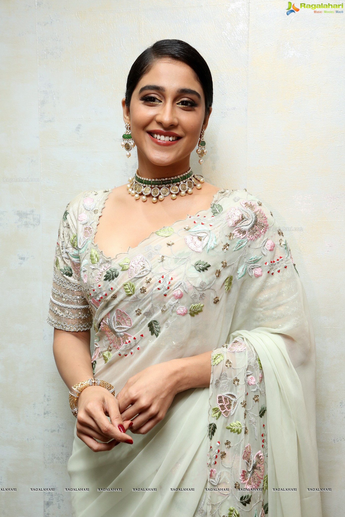 Regina Cassandra (Posters) at Kalasha Jewels Signature Bridal Lounge Launch