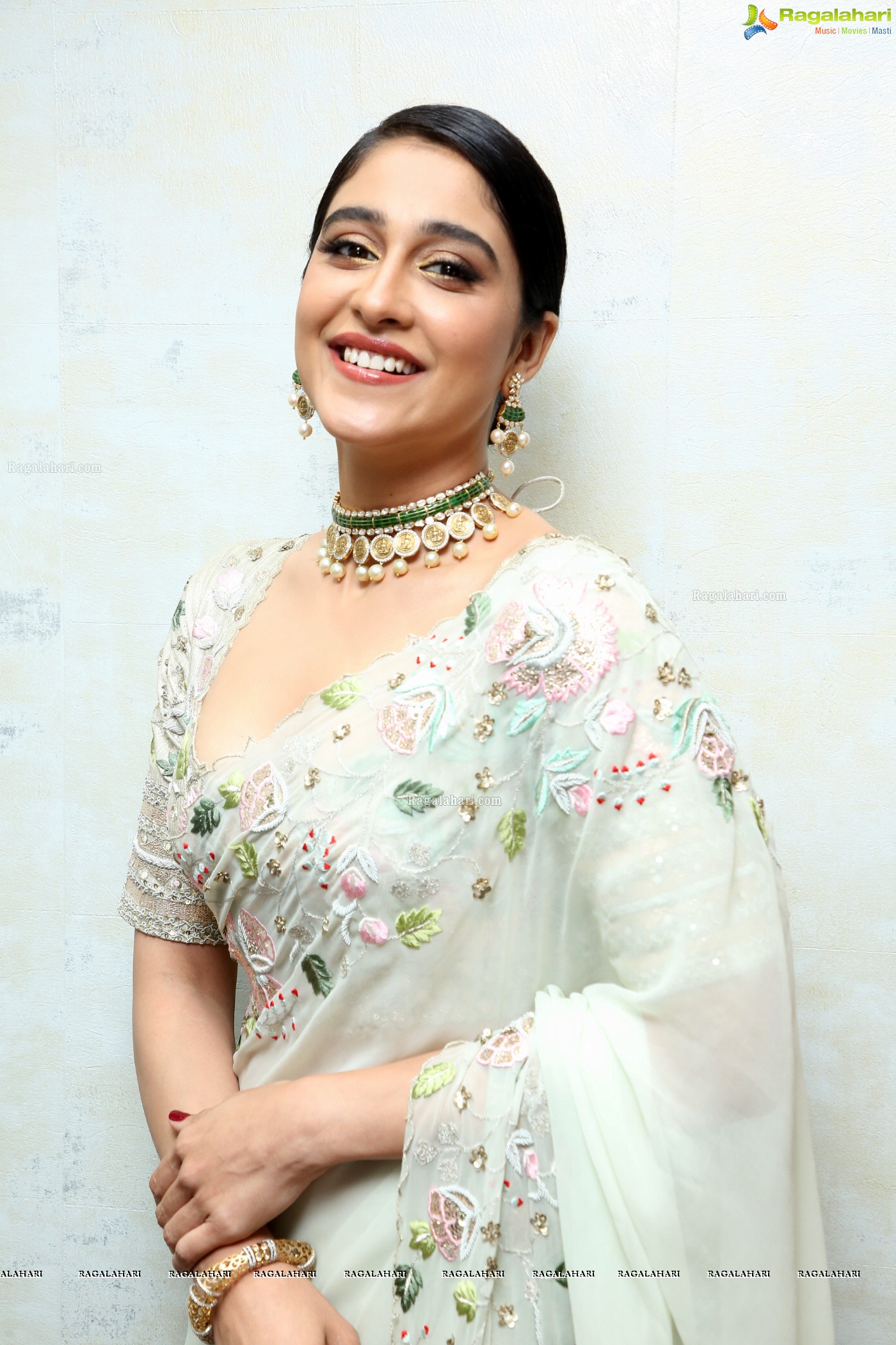 Regina Cassandra (Posters) at Kalasha Jewels Signature Bridal Lounge Launch