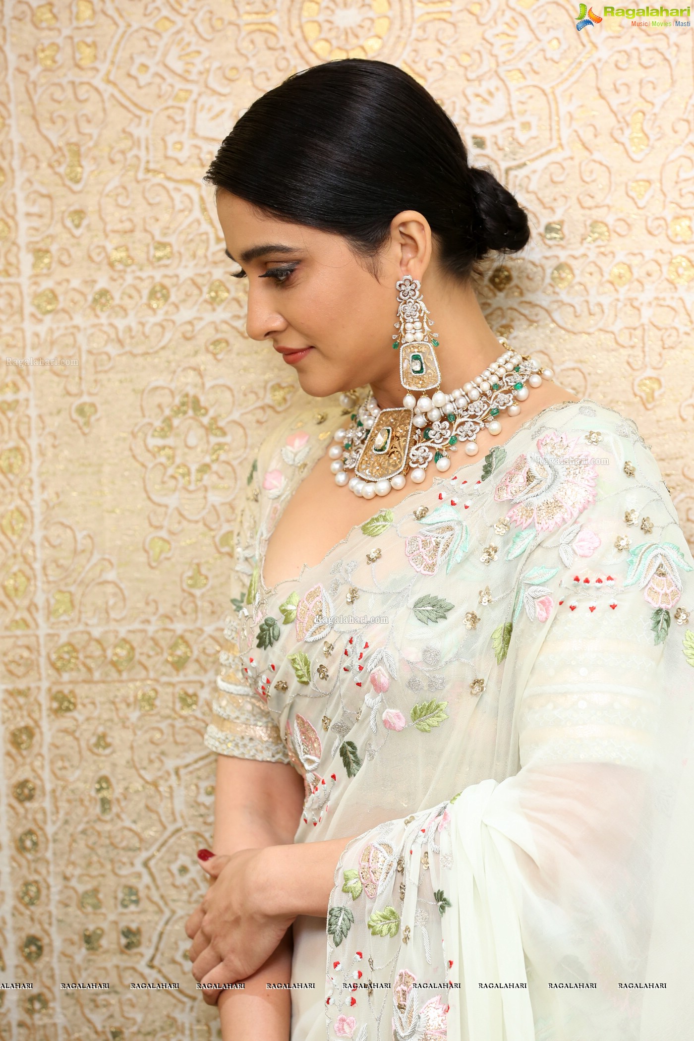 Regina Cassandra (Posters) at Kalasha Jewels Signature Bridal Lounge Launch