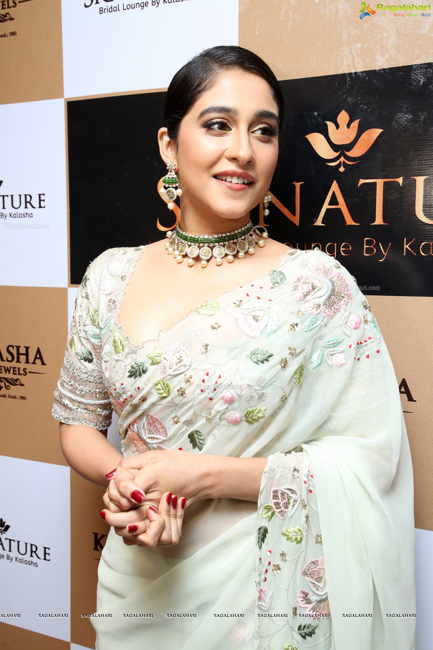 Regina Cassandra (Posters) at Kalasha Jewels Signature Bridal Lounge Launch