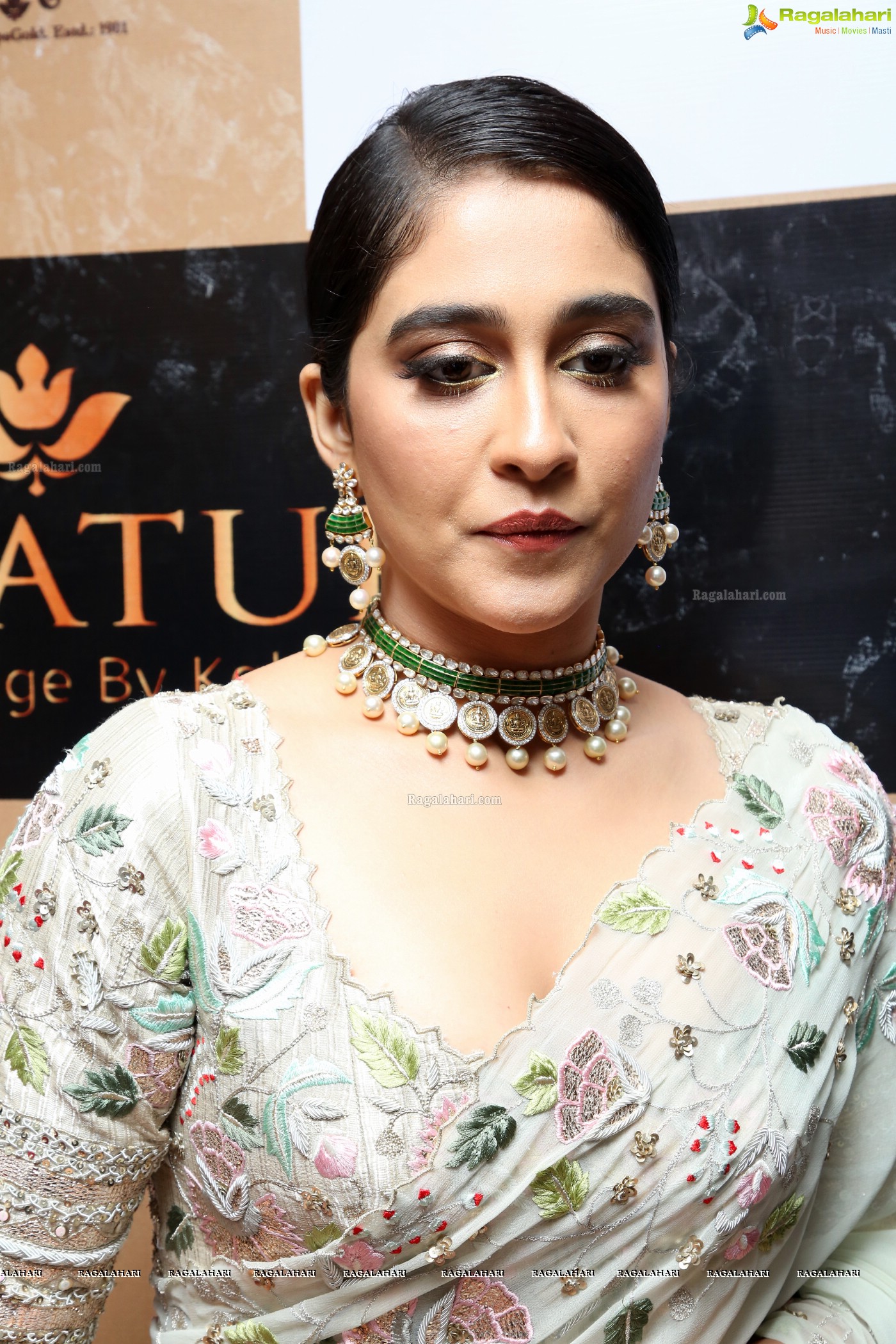 Regina Cassandra (Posters) at Kalasha Jewels Signature Bridal Lounge Launch