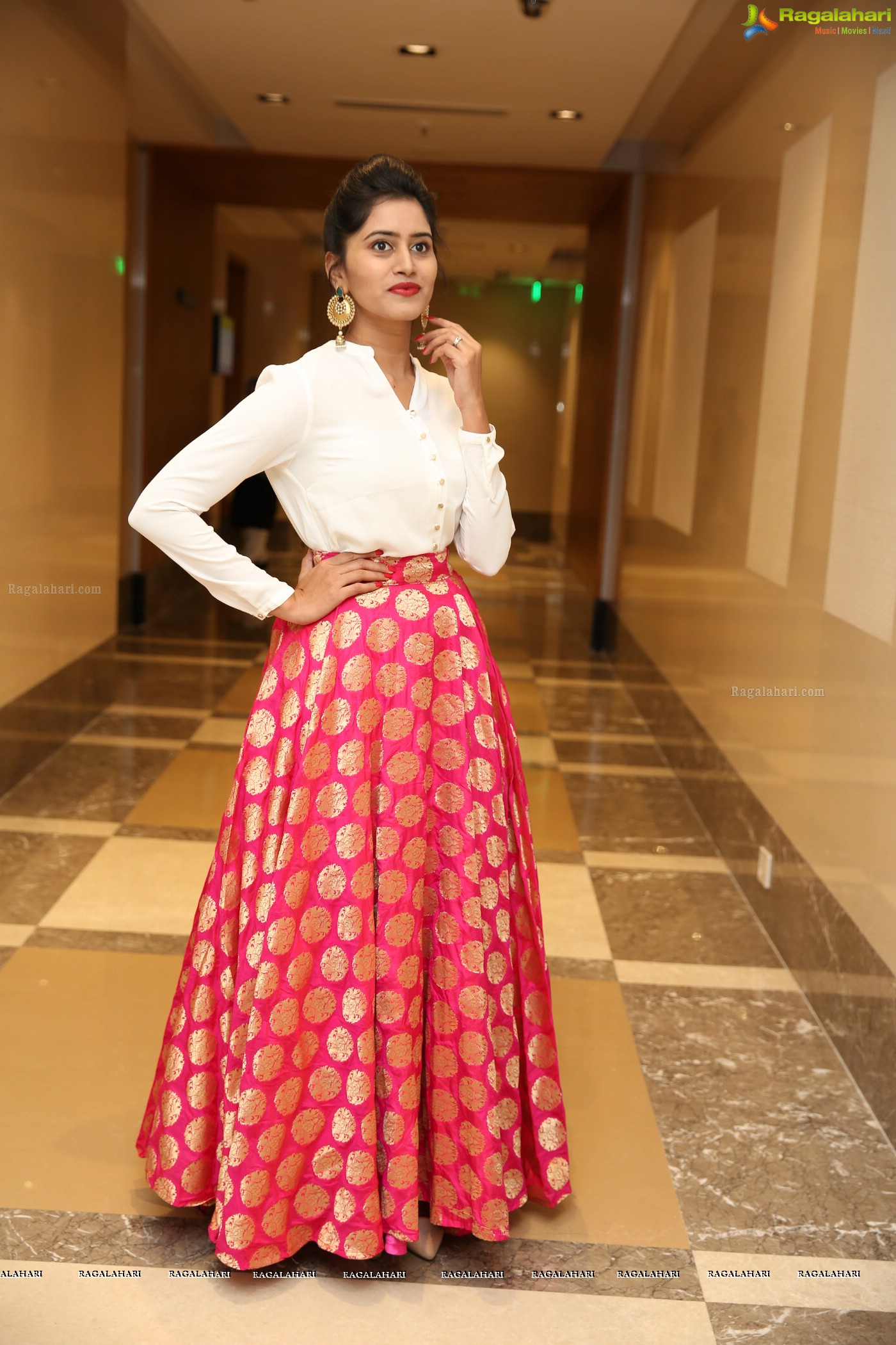 Swati Kashyap (Posters) at Sutraa Exhibition Curtain Raiser, Hyderabad