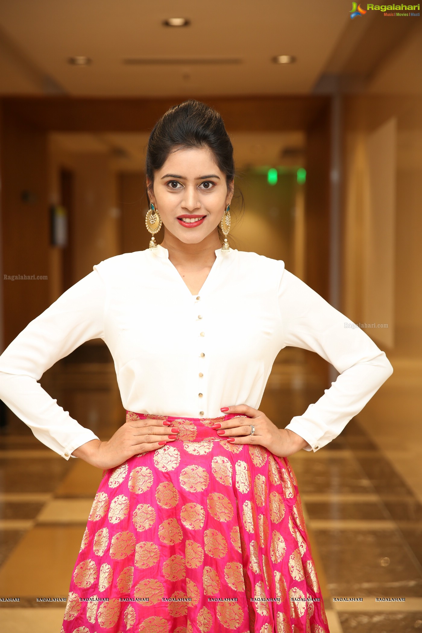 Swati Kashyap (Posters) at Sutraa Exhibition Curtain Raiser, Hyderabad