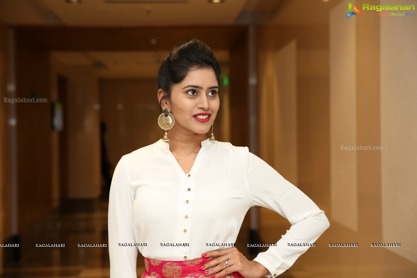 Swati Kashyap (Posters) at Sutraa Exhibition Curtain Raiser, Hyderabad