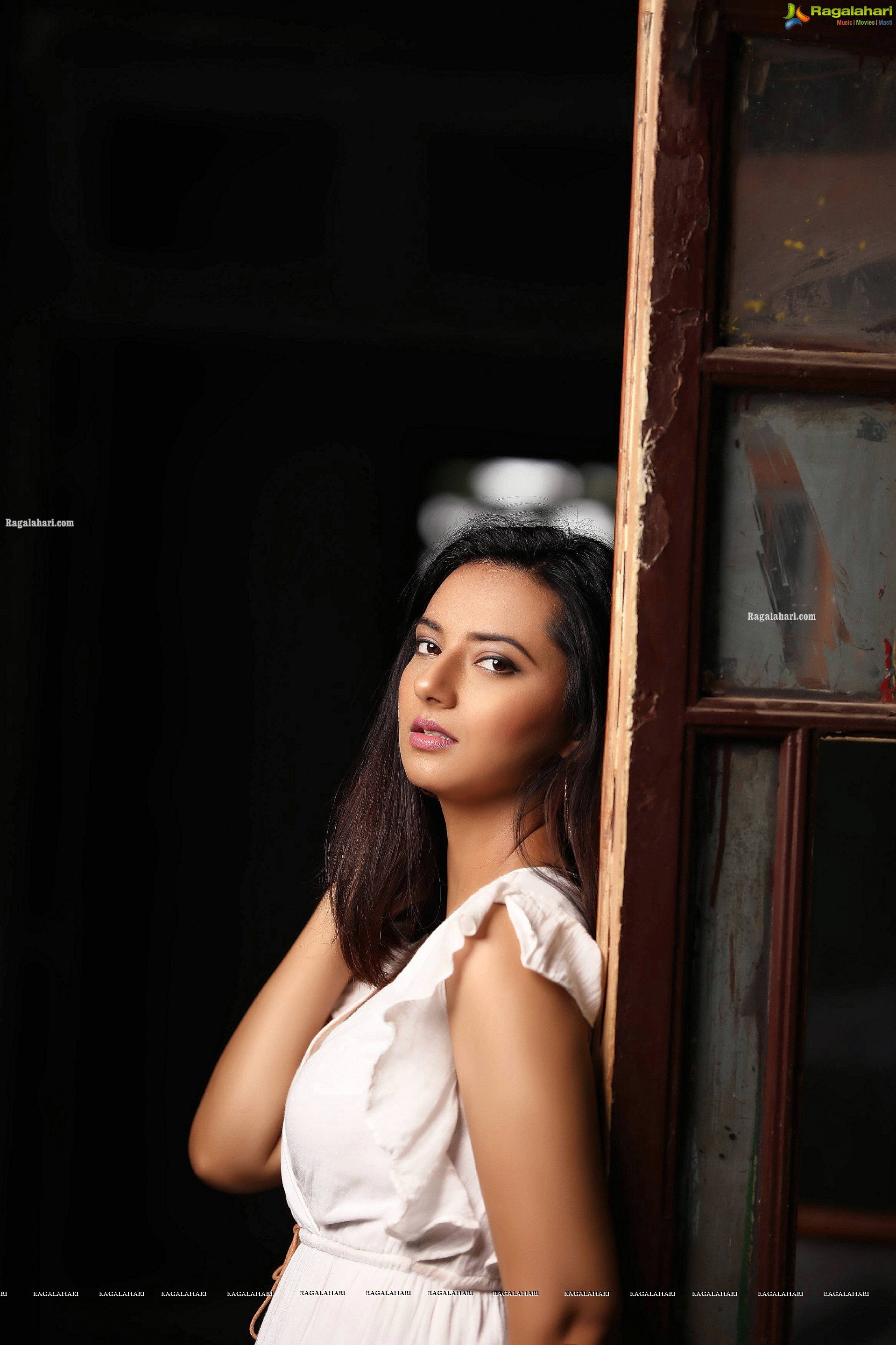 Isha Chawla Latest Photoshoot Images - HD Gallery