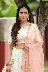 Sanjana Anne Off White Lehenga Choli