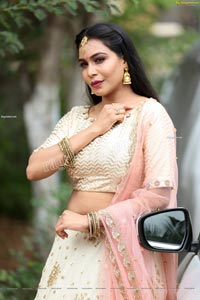 Sanjana Anne Off White Lehenga Choli