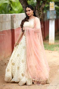 Sanjana Anne Off White Lehenga Choli